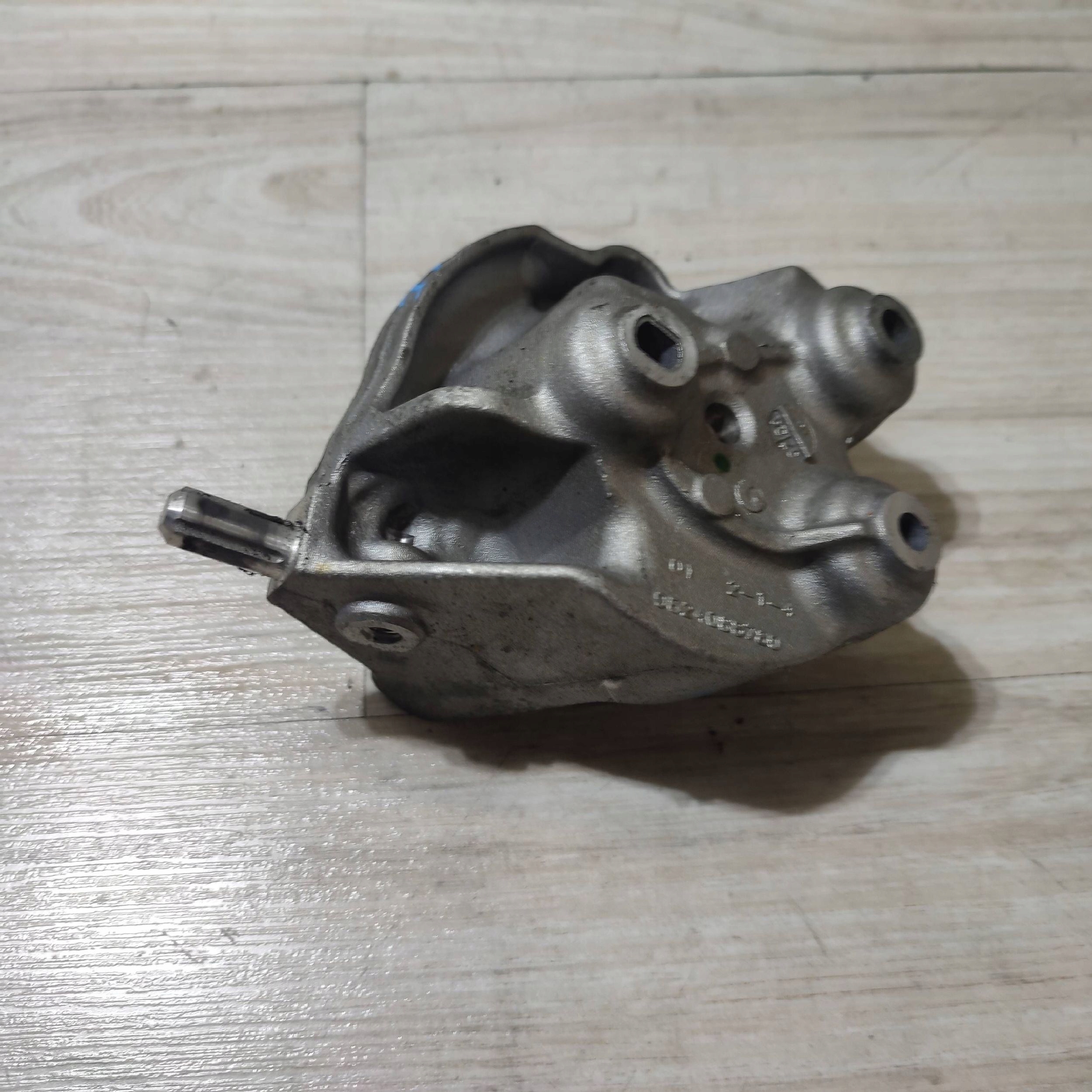 Support plaque pompy Carburant Peugeot Rifter 9824088780