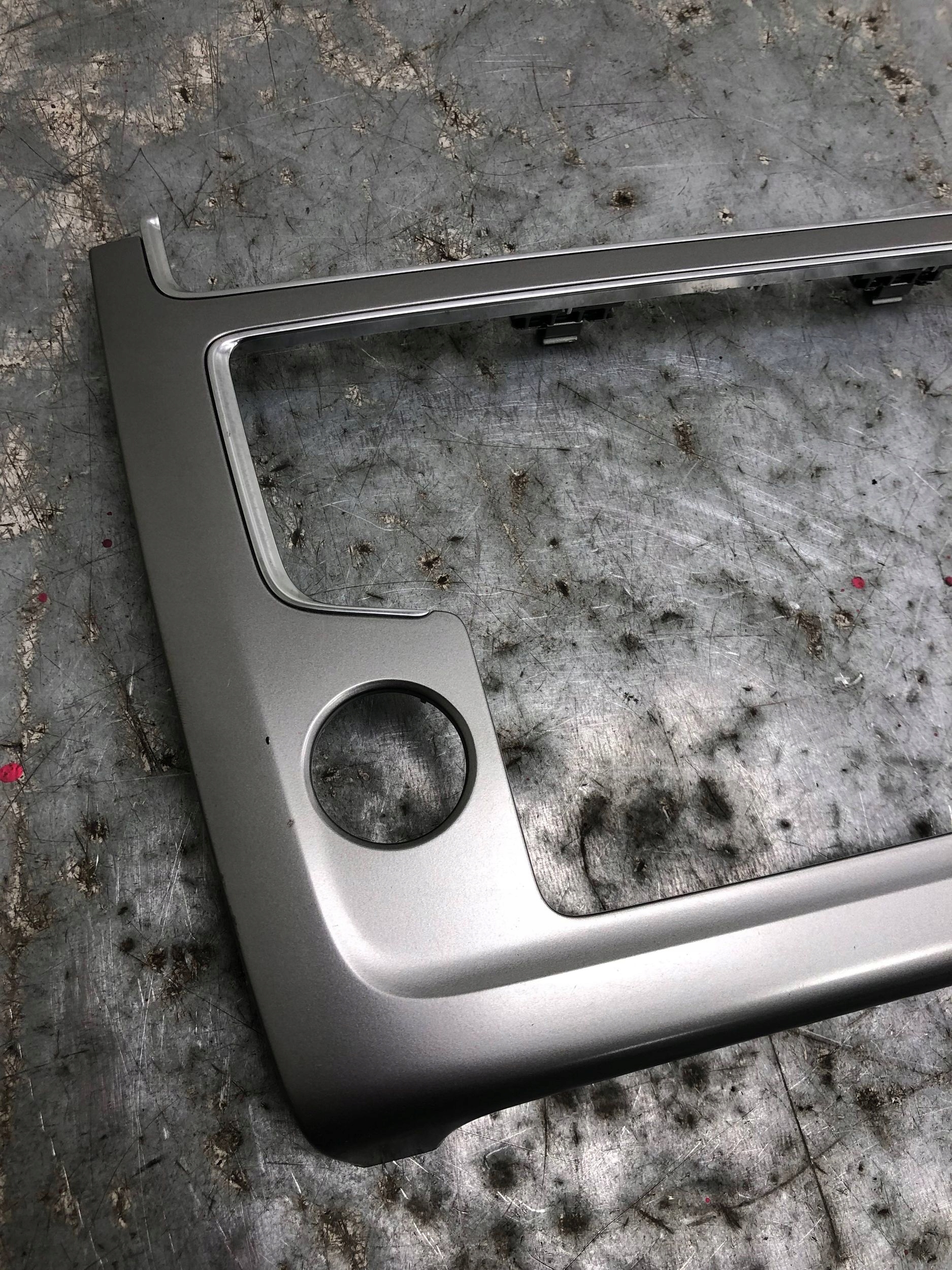 Châssis RADIA Console VW POLO V 6R 6C0858071