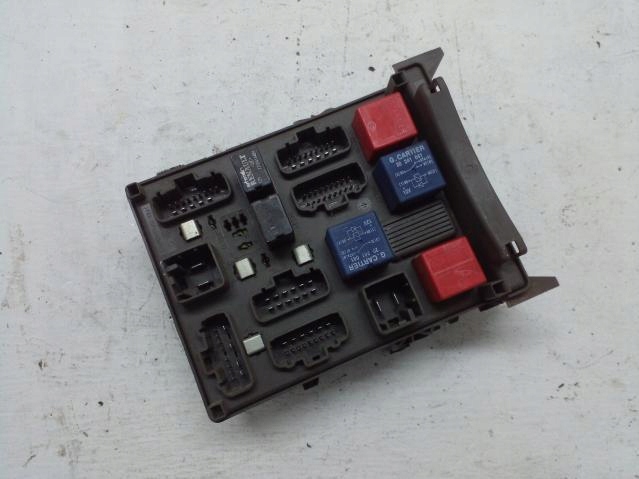 Boîte Module Fusibles RENAULT LAGUNA II 8200148810