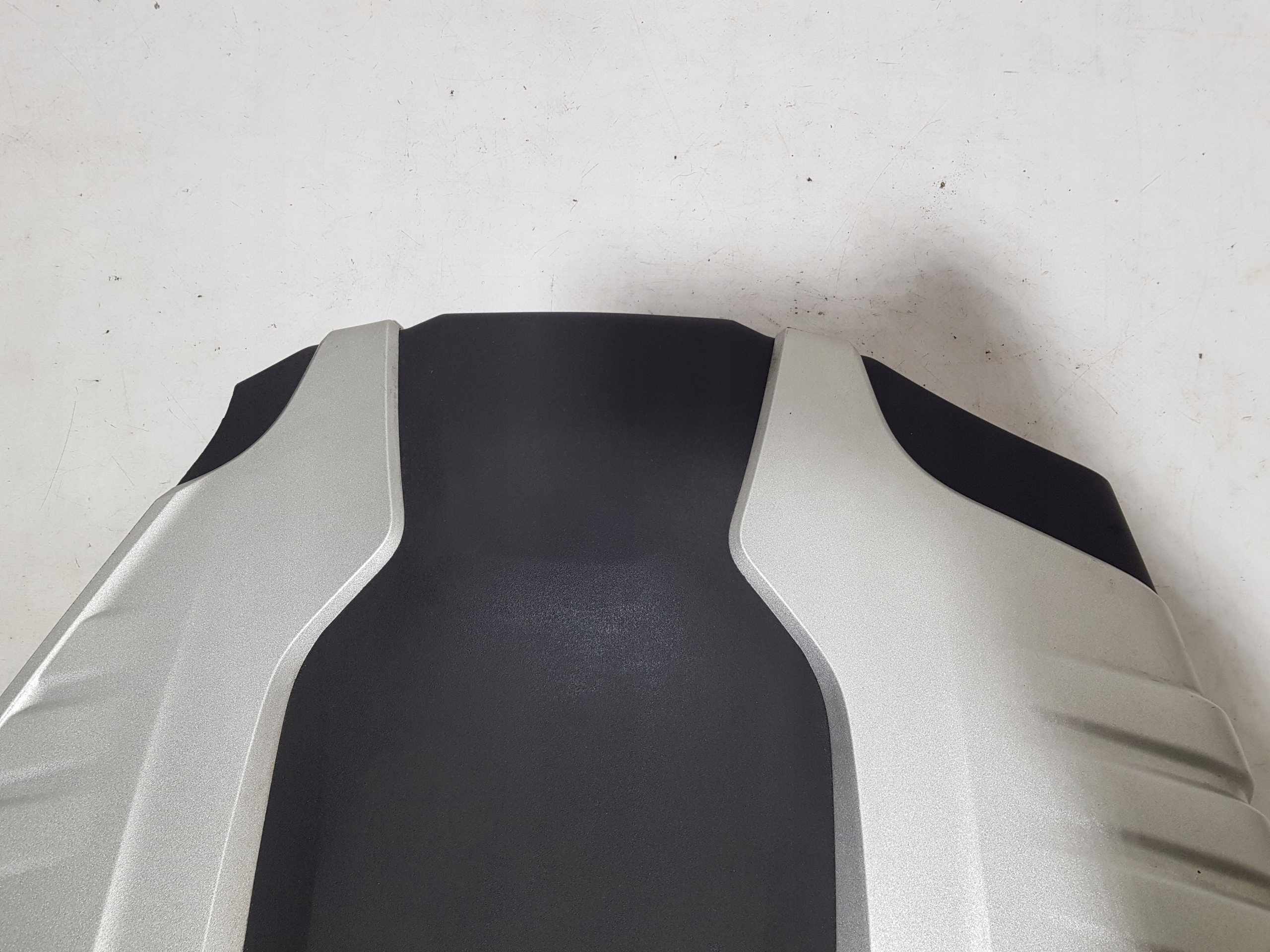 upper cover engine housing cover AUDI A8 D4 3.0 TDI 4H0103925
