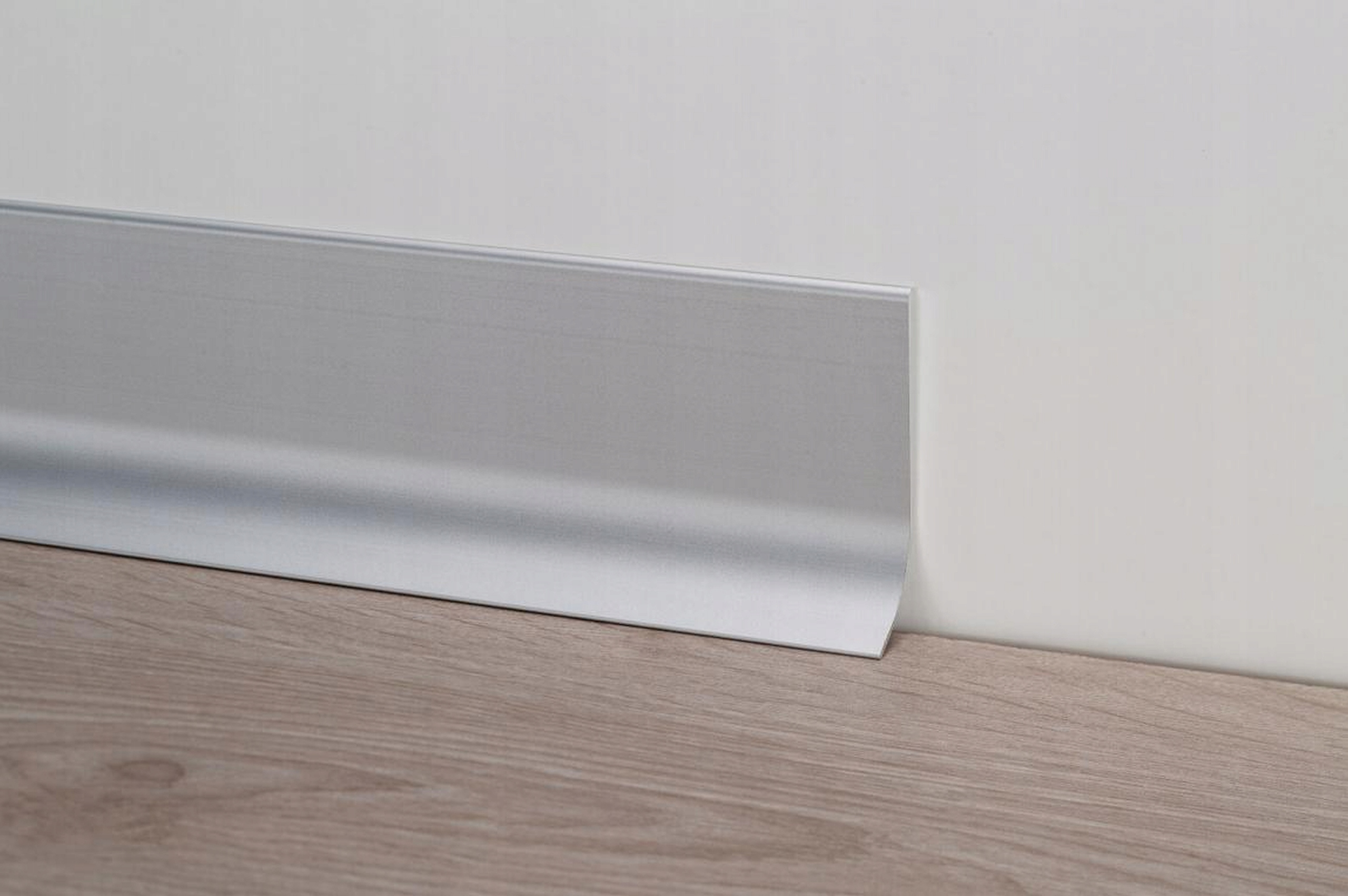 Алюминиевый напольный плинтус анодированный