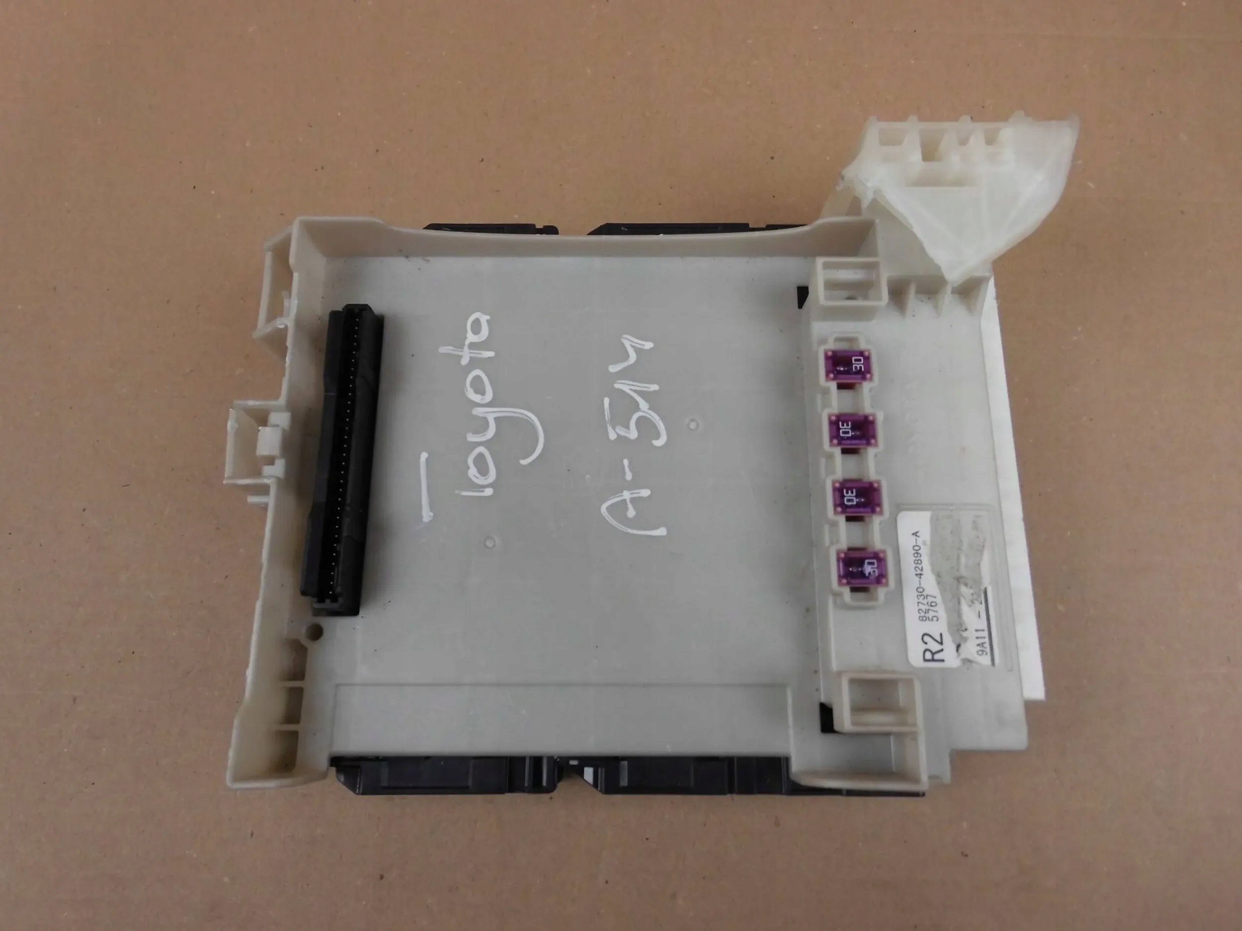 Toyota RAV4 V 2020 module control unit komfortu 82730-42890-A