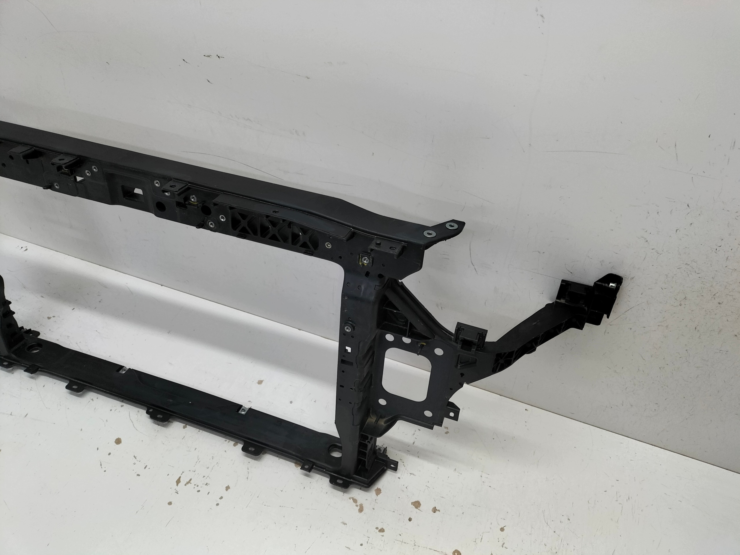 support panel for radiators pillar iron front KIA X-CEED 19- zakuty , patrz numer