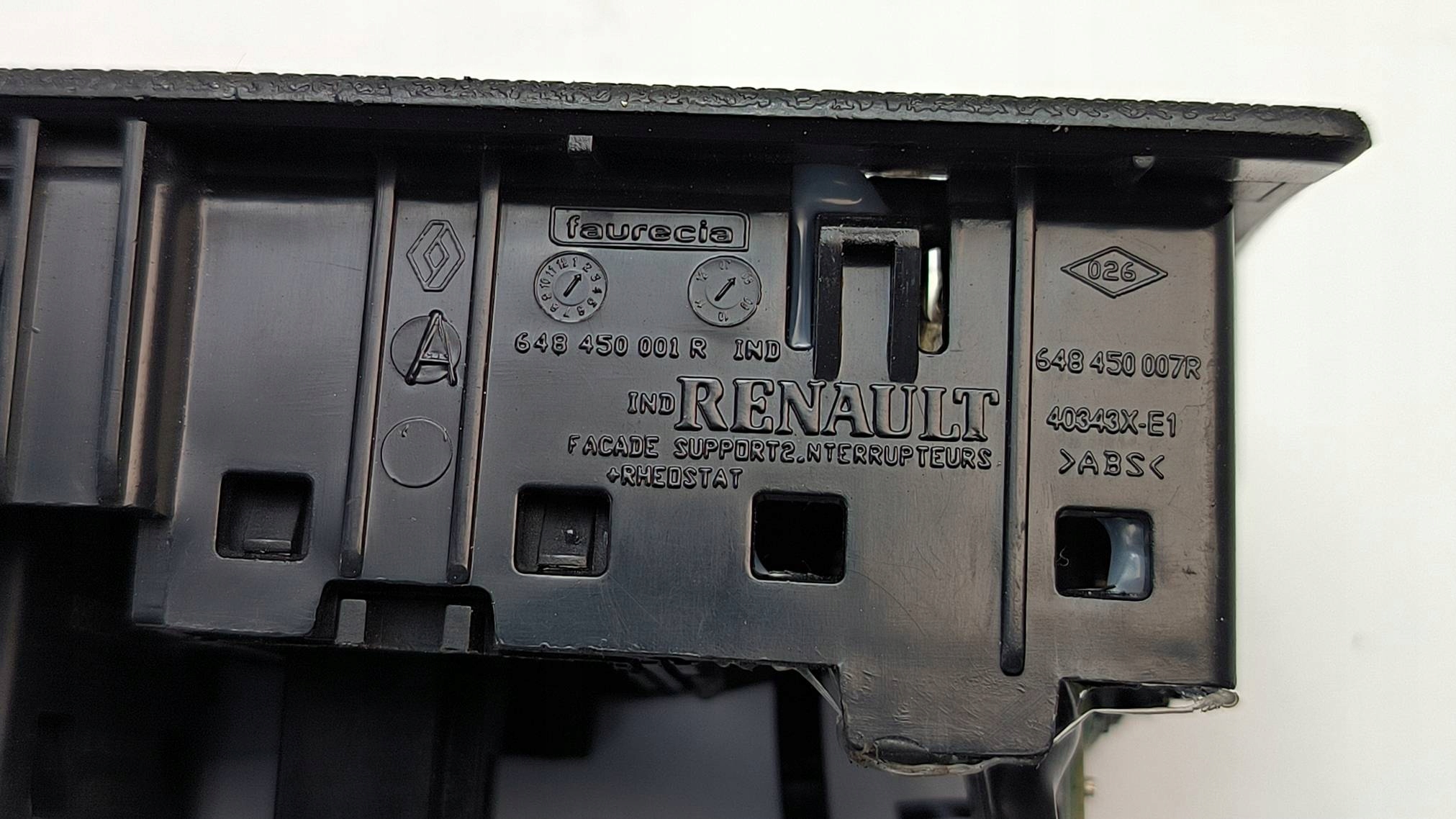 Bouton 648450007R RENAULT MEGANE III