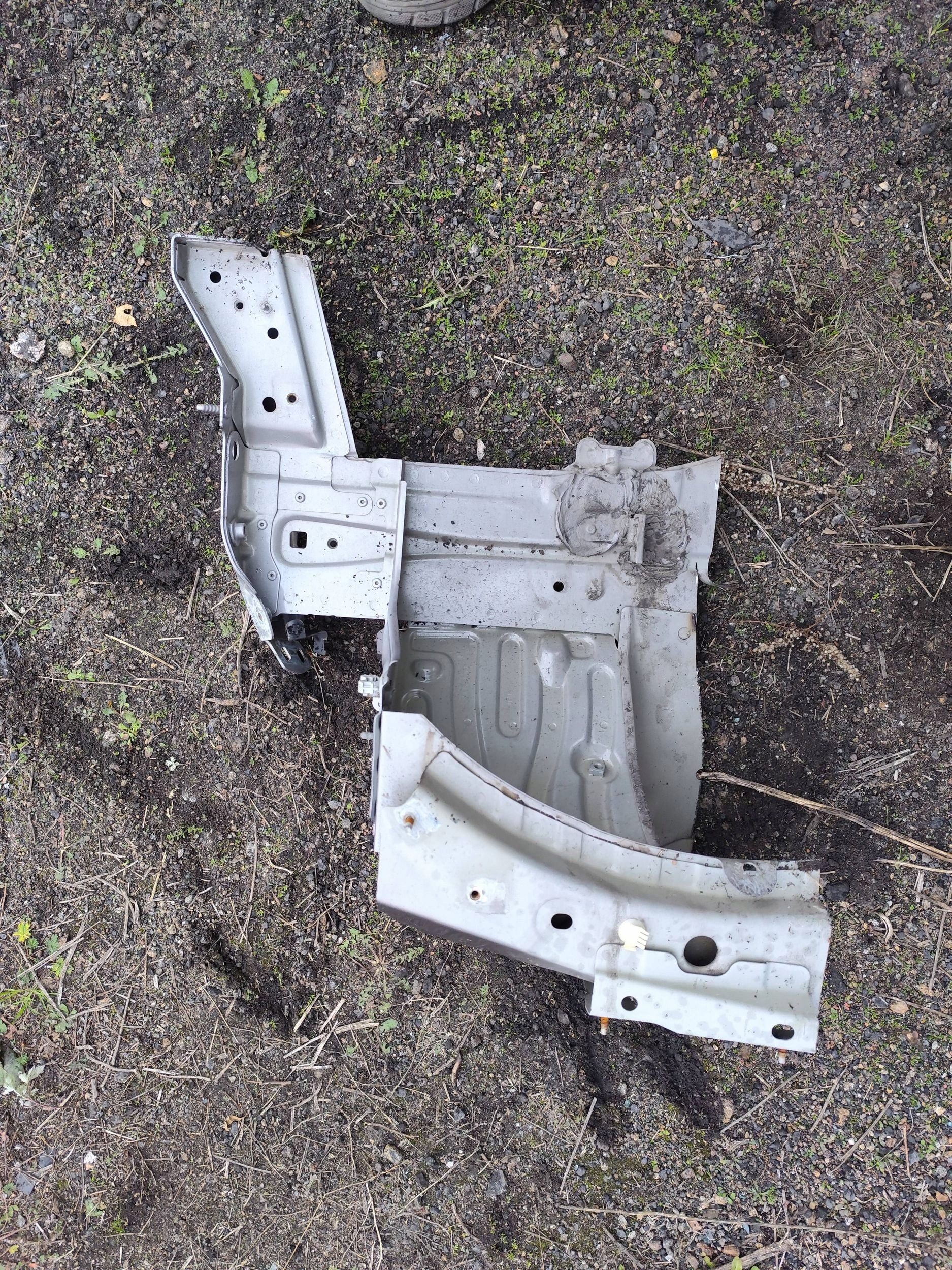 RENAULT CLIO IV front body quarter right