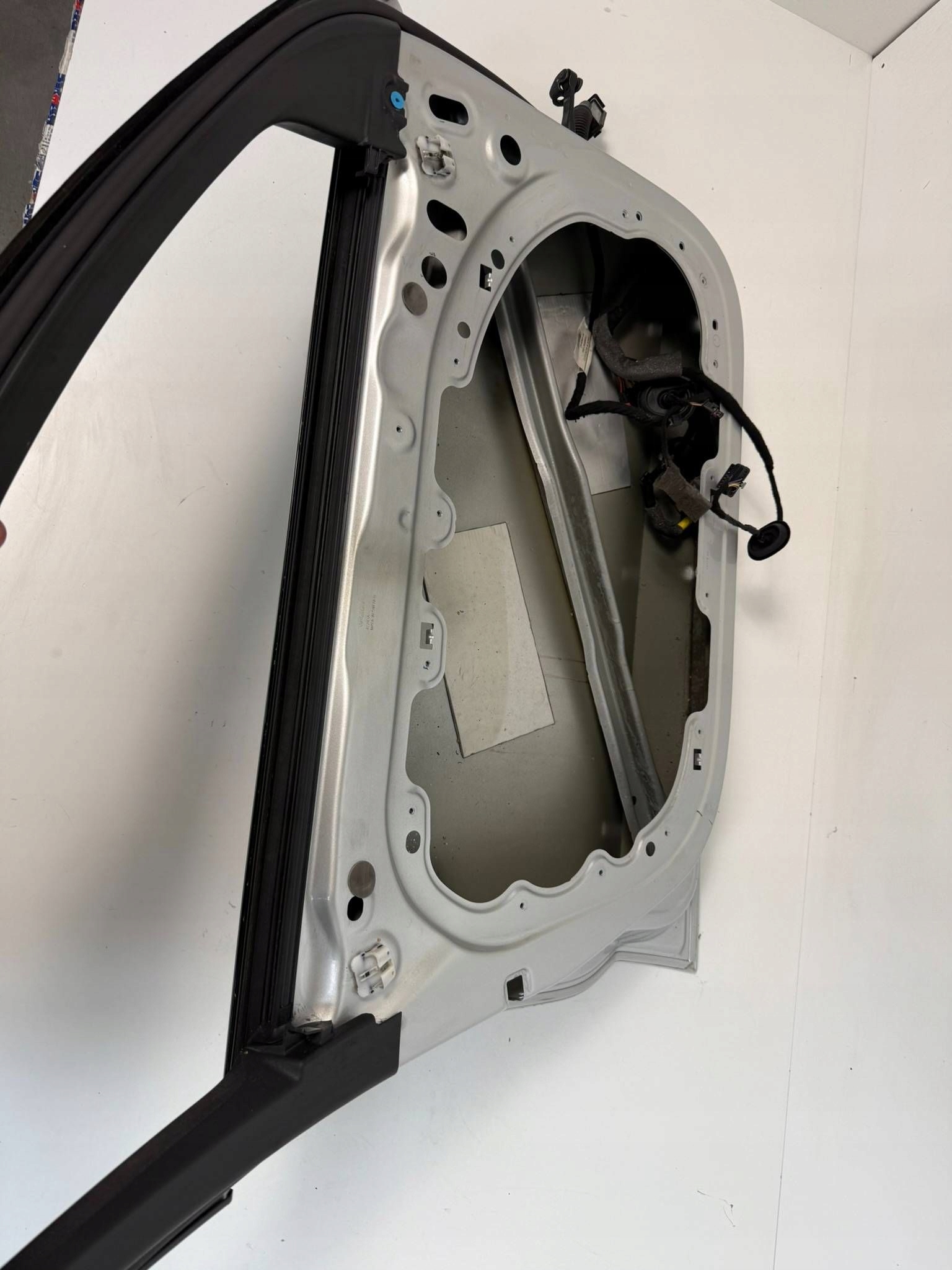 Volvo V60 II 2022 door front left 711 71100