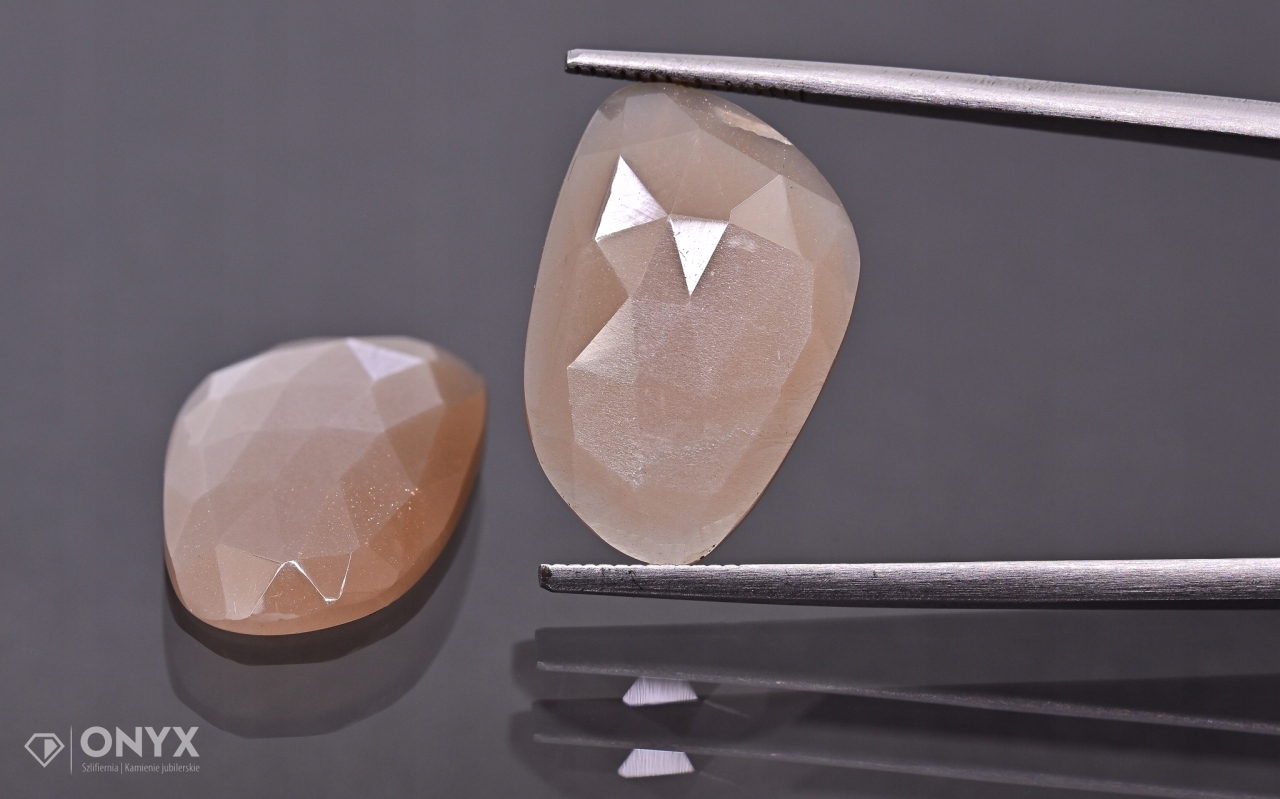 Měsíční kámen Pár fazetovaný nepravidelný 19x