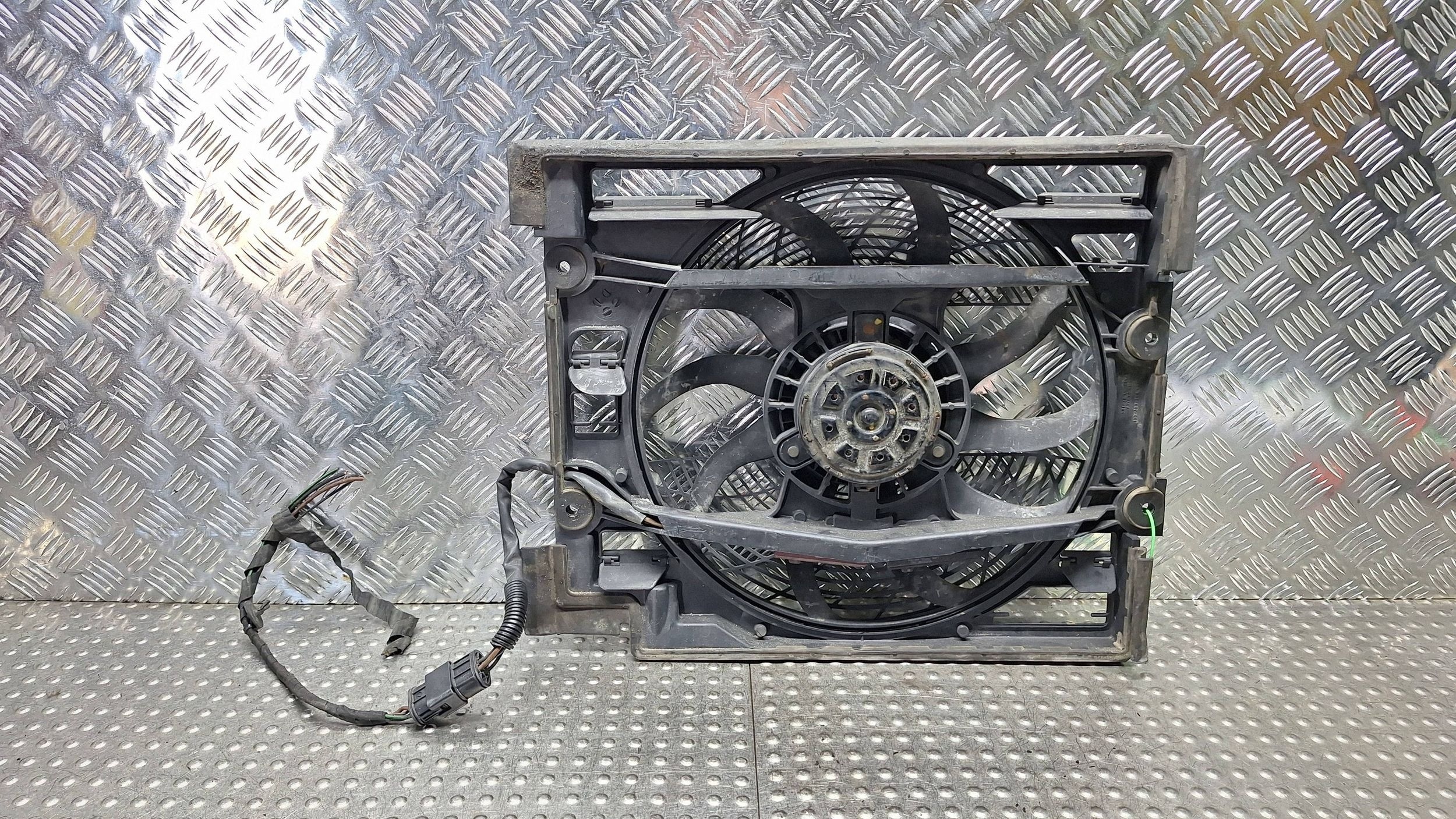 ventilátor chladiče 8370993 BMW E39 520i 2.0 24V M52