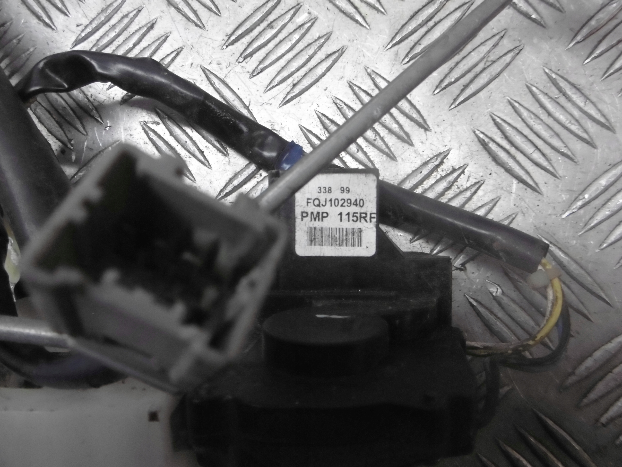 ZAMEK DRZWI PRAWY PRZÓD ROVER 45 FQJ102940 Producent części Rover OE