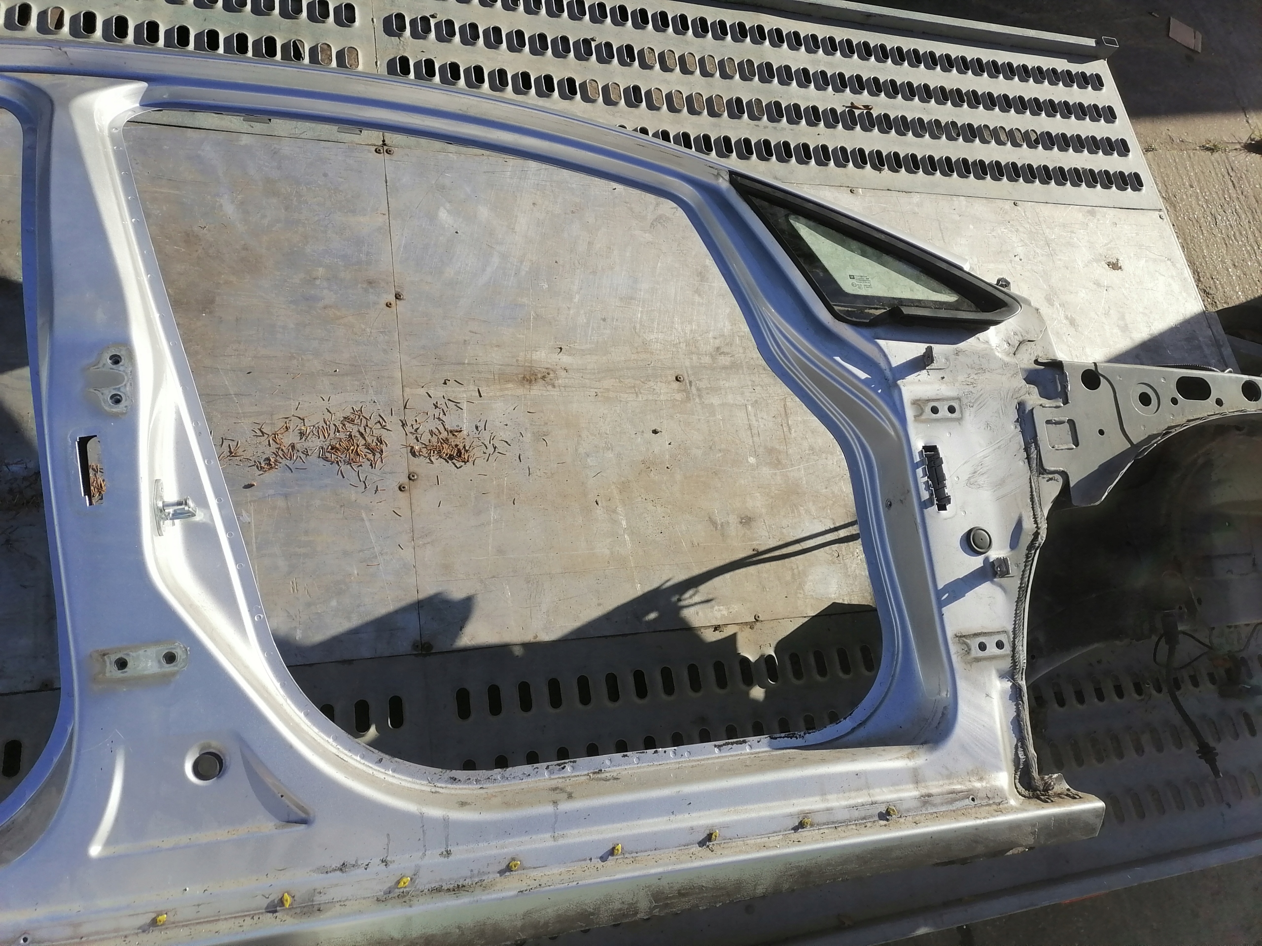 quarter right front Opel astra J Kombi Z176
