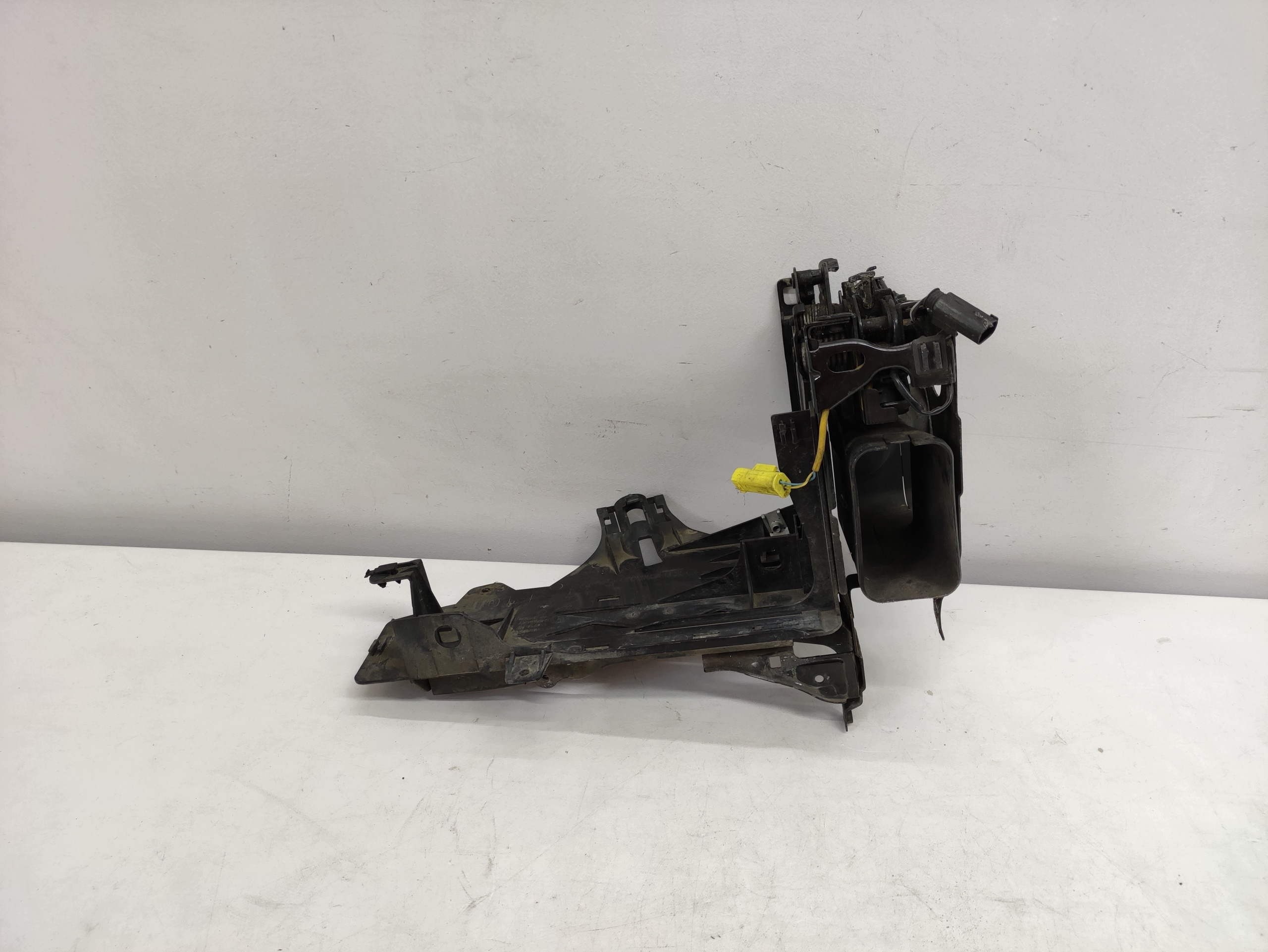 BMW 5 V F10 F11 09- support panel for radiators OKULAR left front original