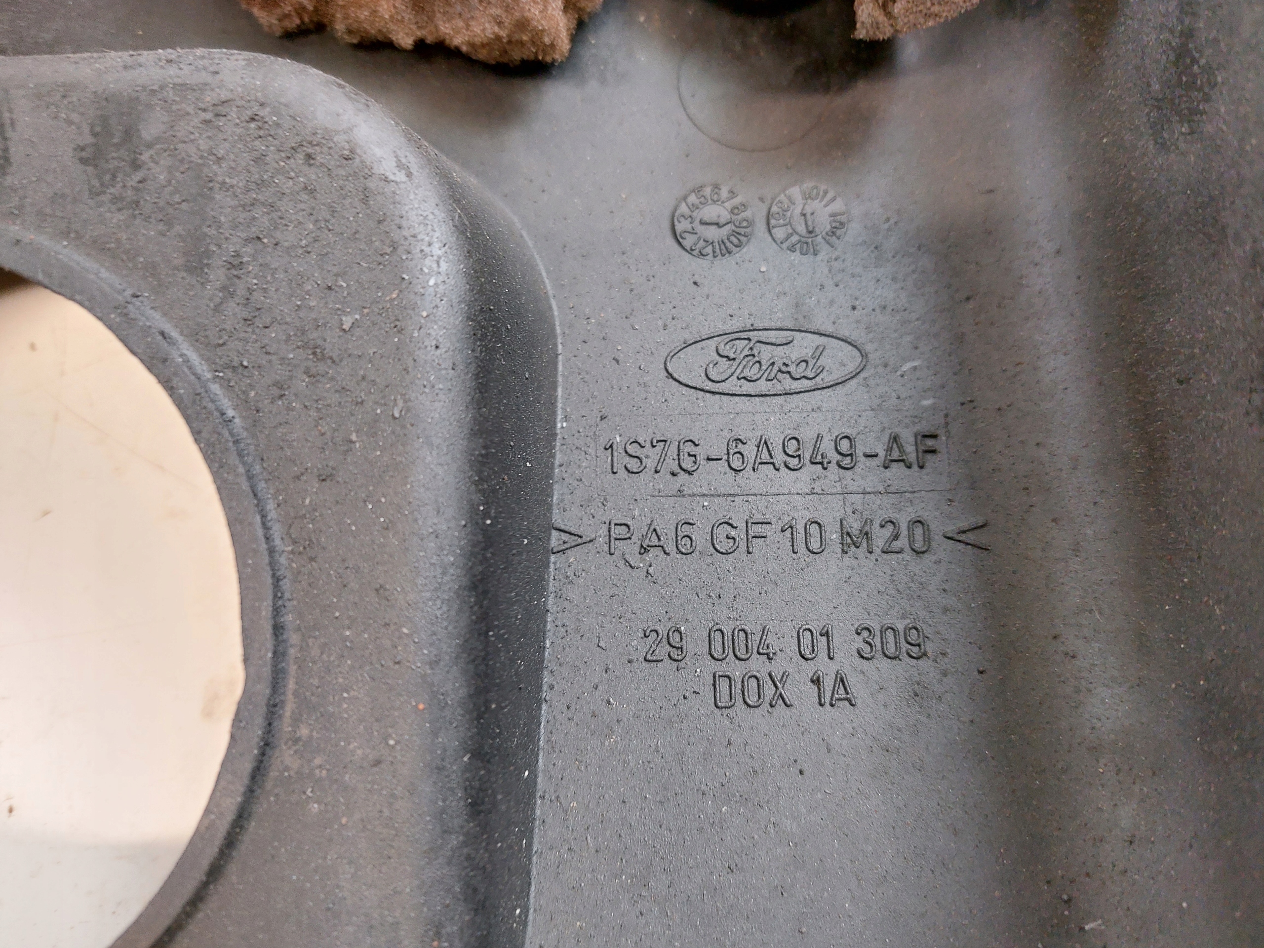 Ford MONDEO MK3 motor cover upper