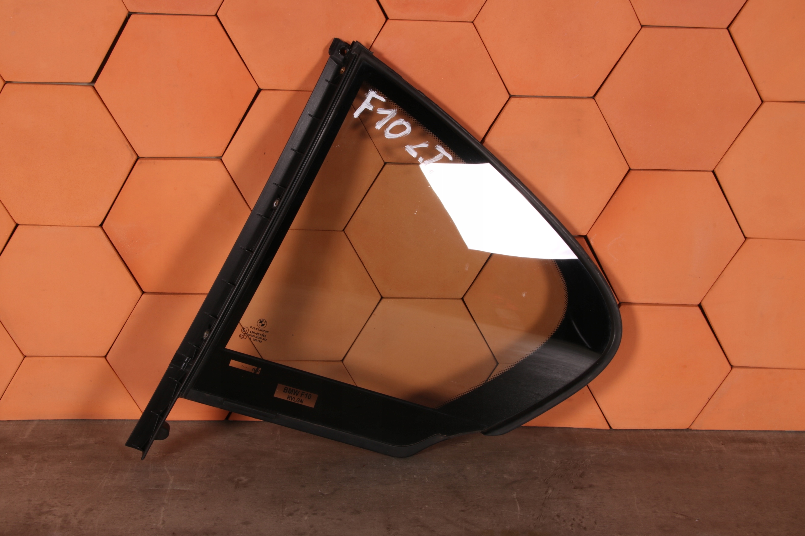 BMW 5 F10 window side door left rear left rear part MALA TROJKAT