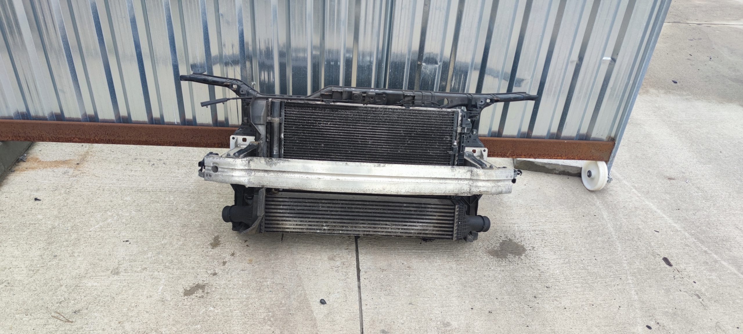 support panel for radiators KPL AUDI A4 B8 2.7 3.0 TDI 2 fans AUTOMAT 2008-2011