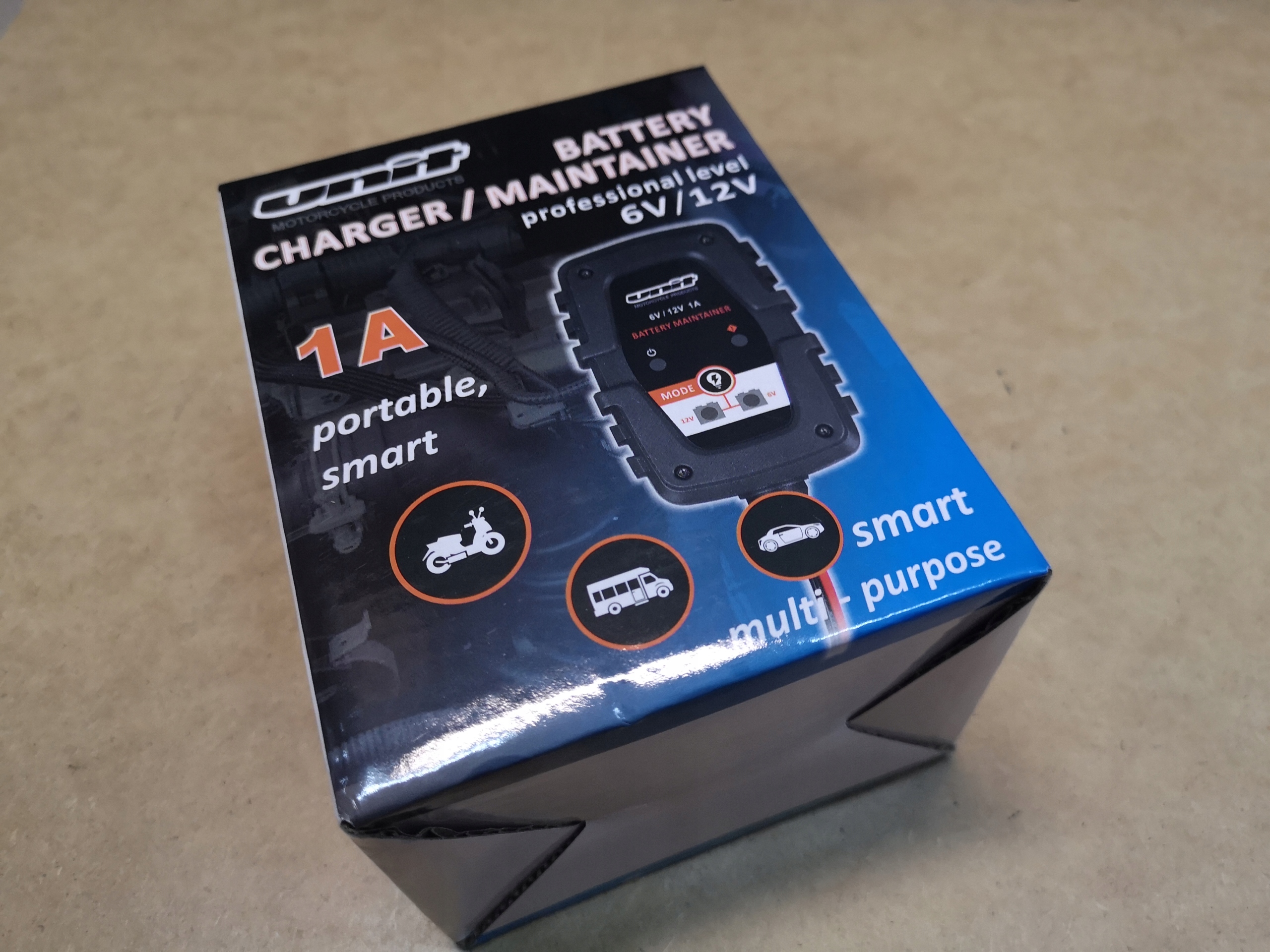 UNIT ładowarka akumulatorów cyfrowa 6V 12V 1,0A Napięcie 12V