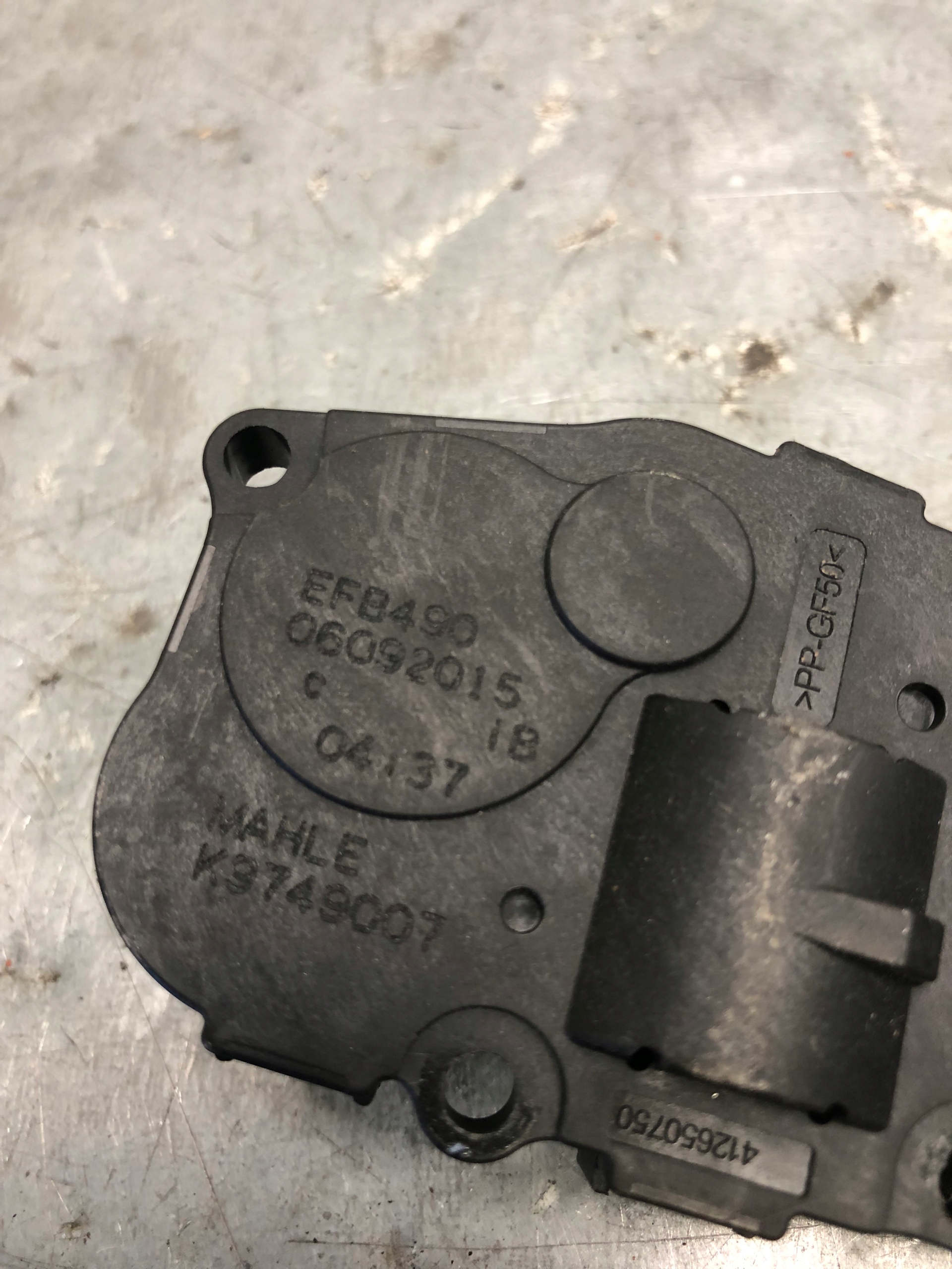 motorić kutija ventilacije BEHR EFB490