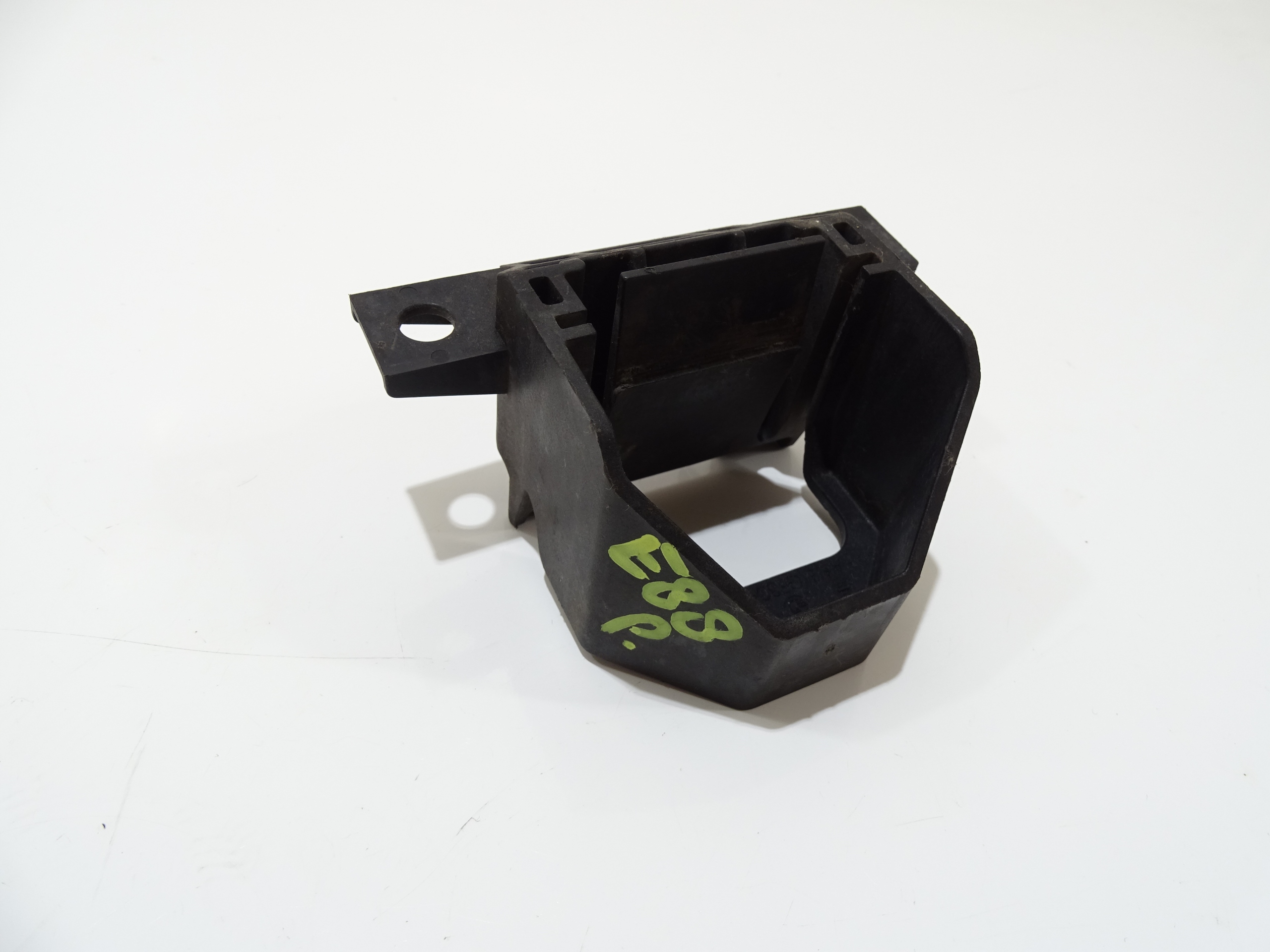 Halter Halter des Kühlers rechts BMW E84 E88 E87 E90 7591647