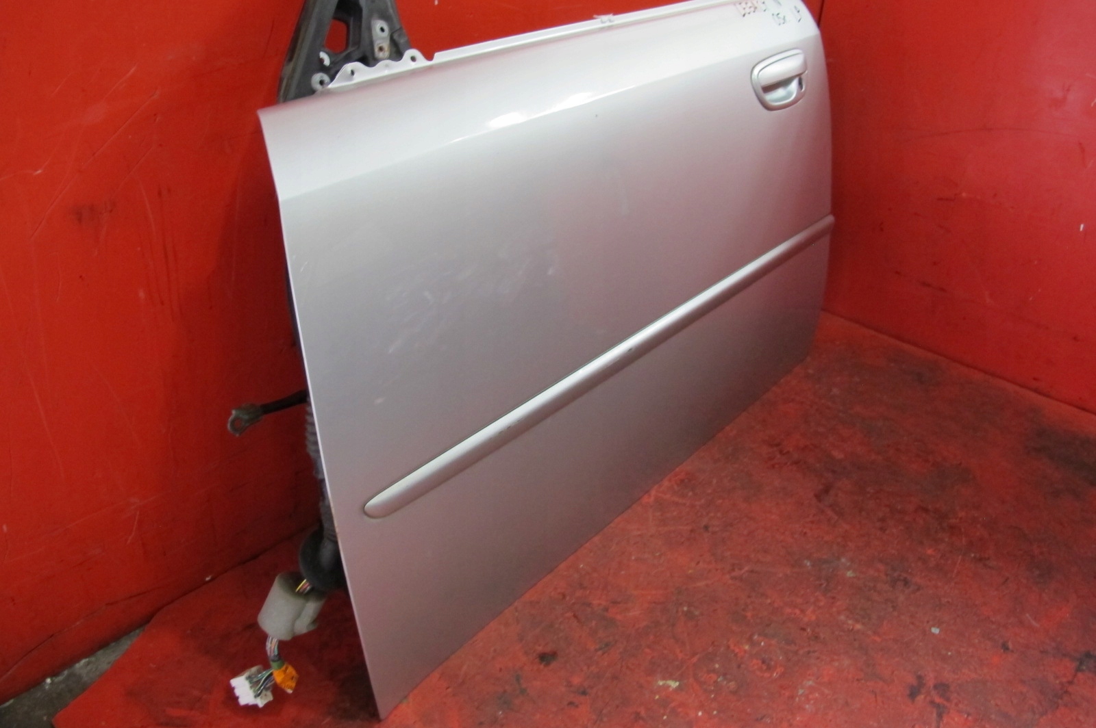 SUBARU LEGACY IV BP 03- door left front front silver 39D