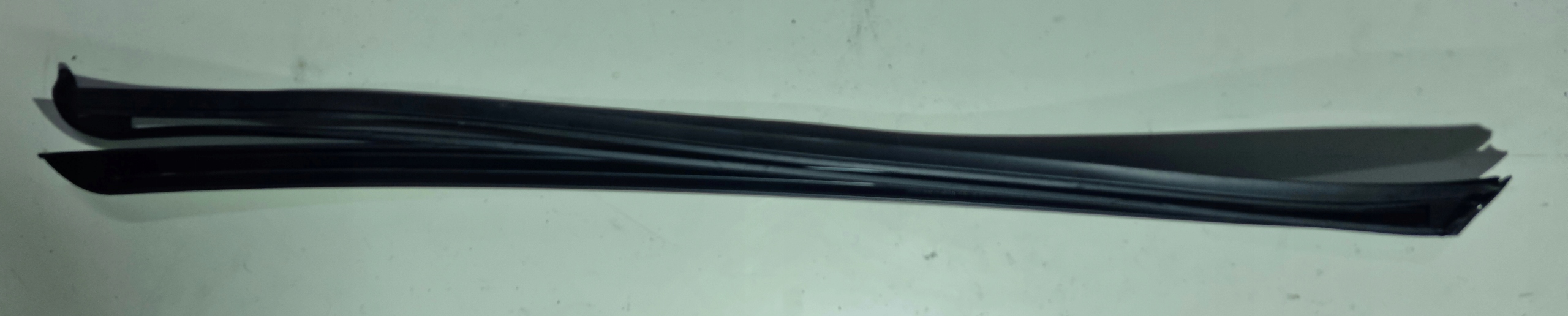 VOLVO XC60 moulding windows PRZYSZYBOWA left 39803231