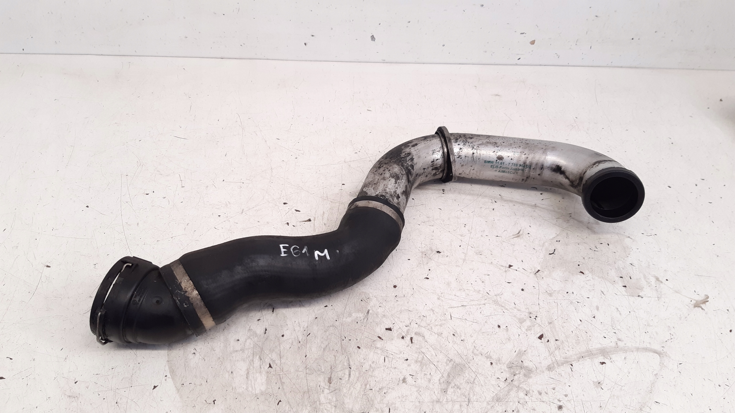 vedení intercoolera 7798297 BMW E61
