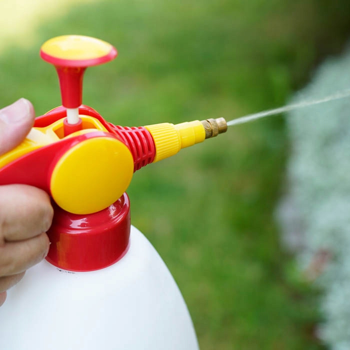 OPRYSKIWACZ 2L RĘCZNY CIŚNIENIOWY SPRYSKIWACZ MAŁY REGULACJA STRUMIENIA Zasilanie ręczne