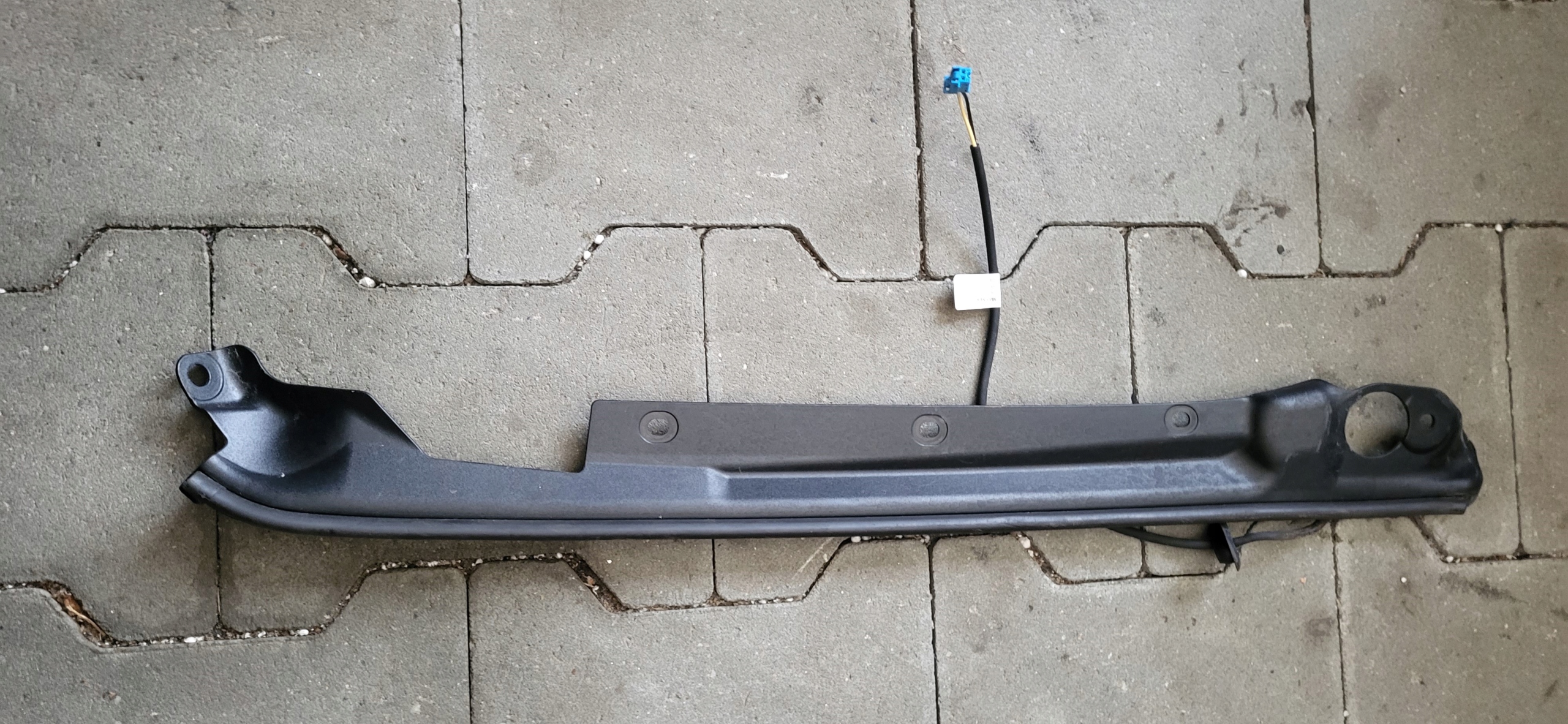 A2048709258 - MERCEDES GLK X204 датчик зажима люка правый левый