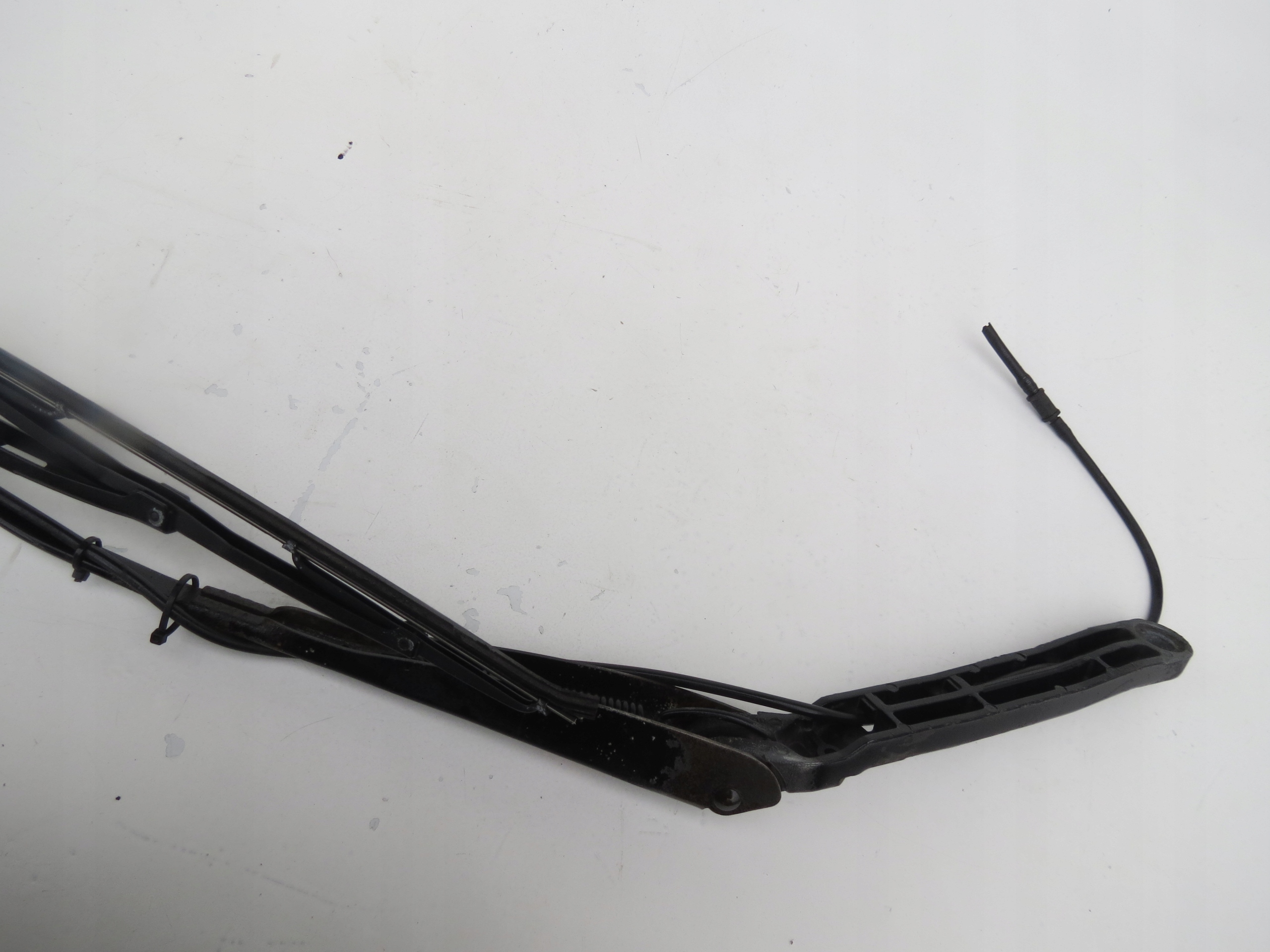 wiper arm left SCANIA 124 420R