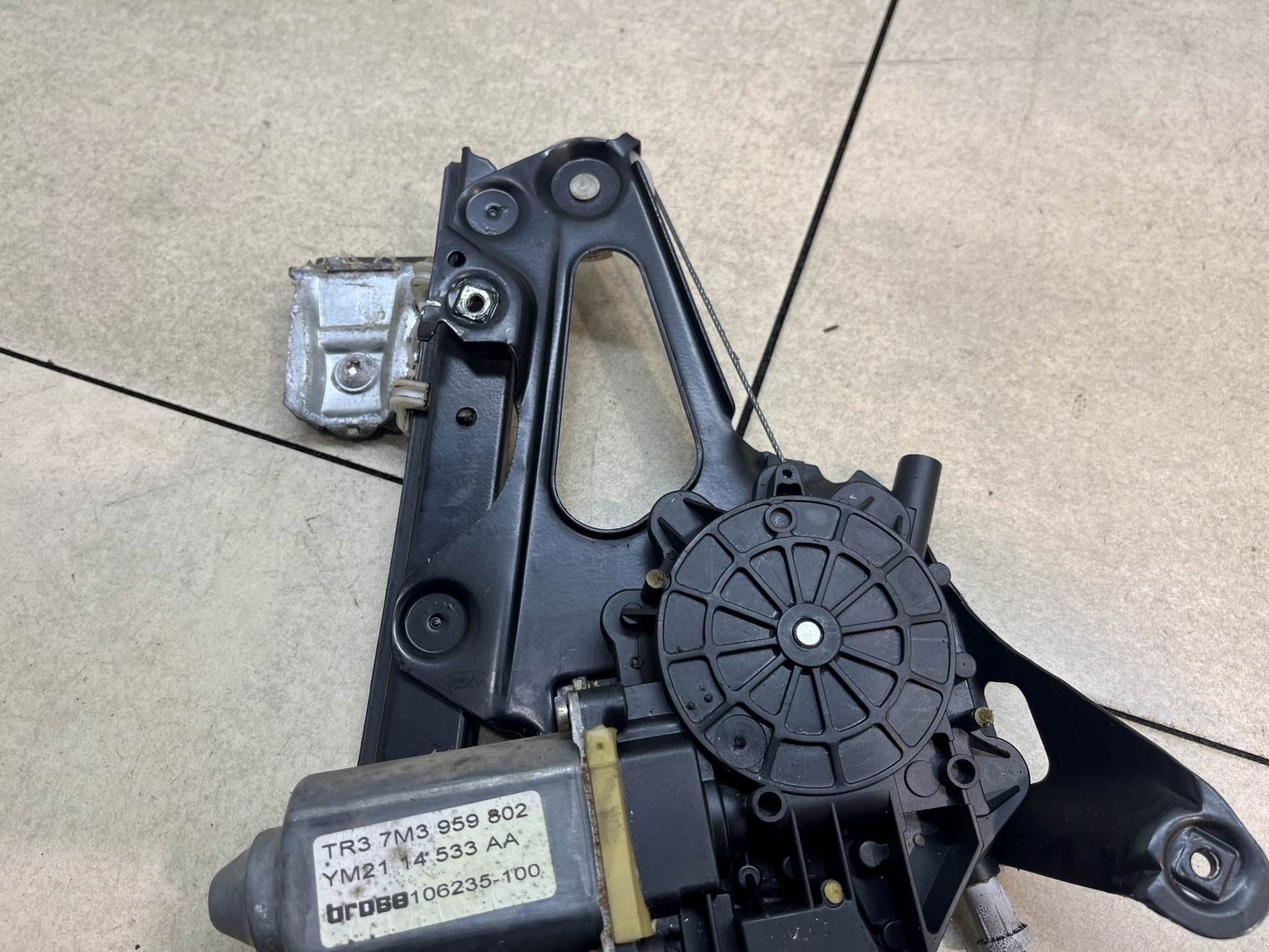 window regulator right front GALAXY 1.9 TDI FL TR37M3959802