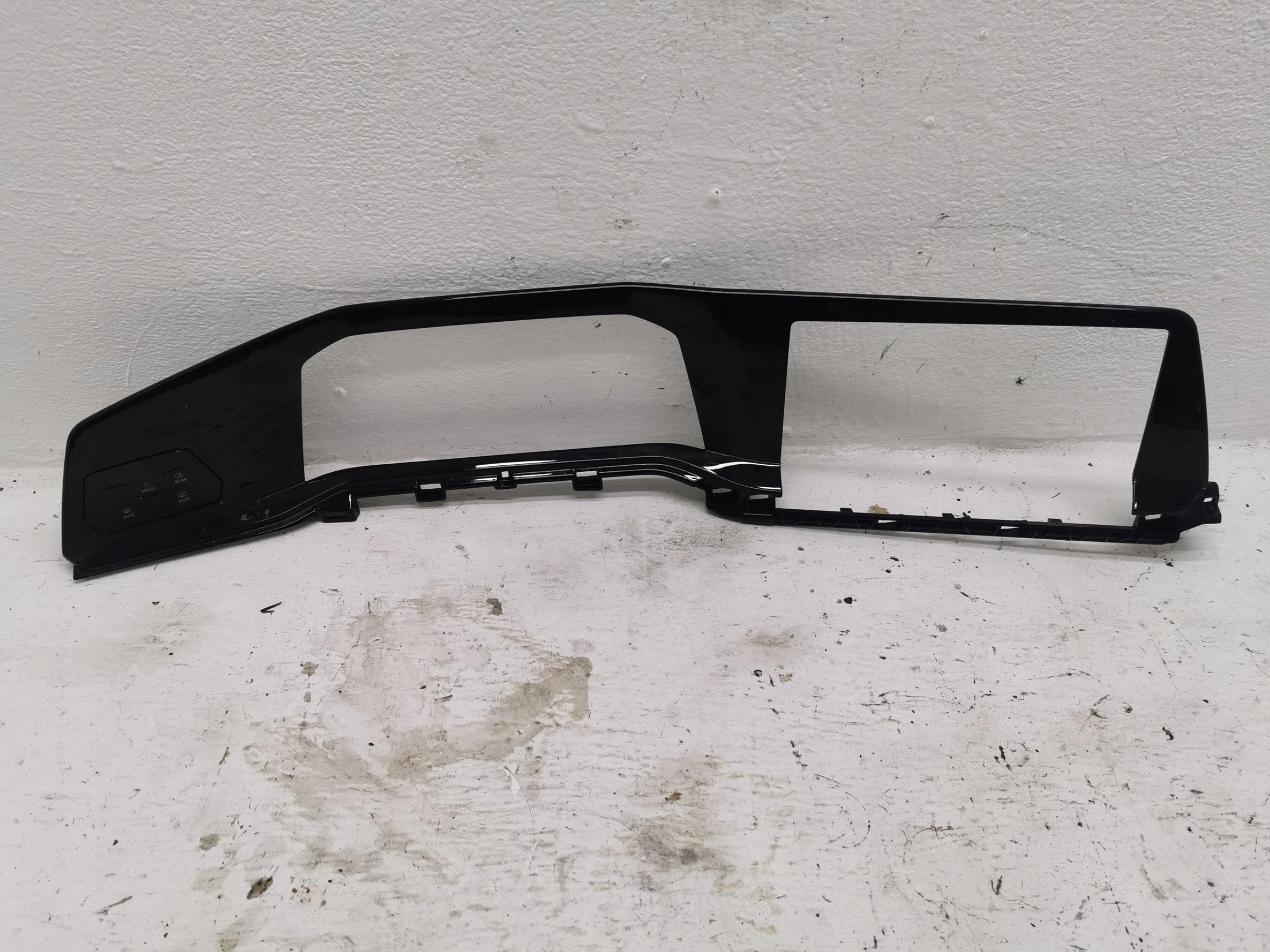 console frame of the dashboard VW GOLF VIII 5H1857211C 20-24