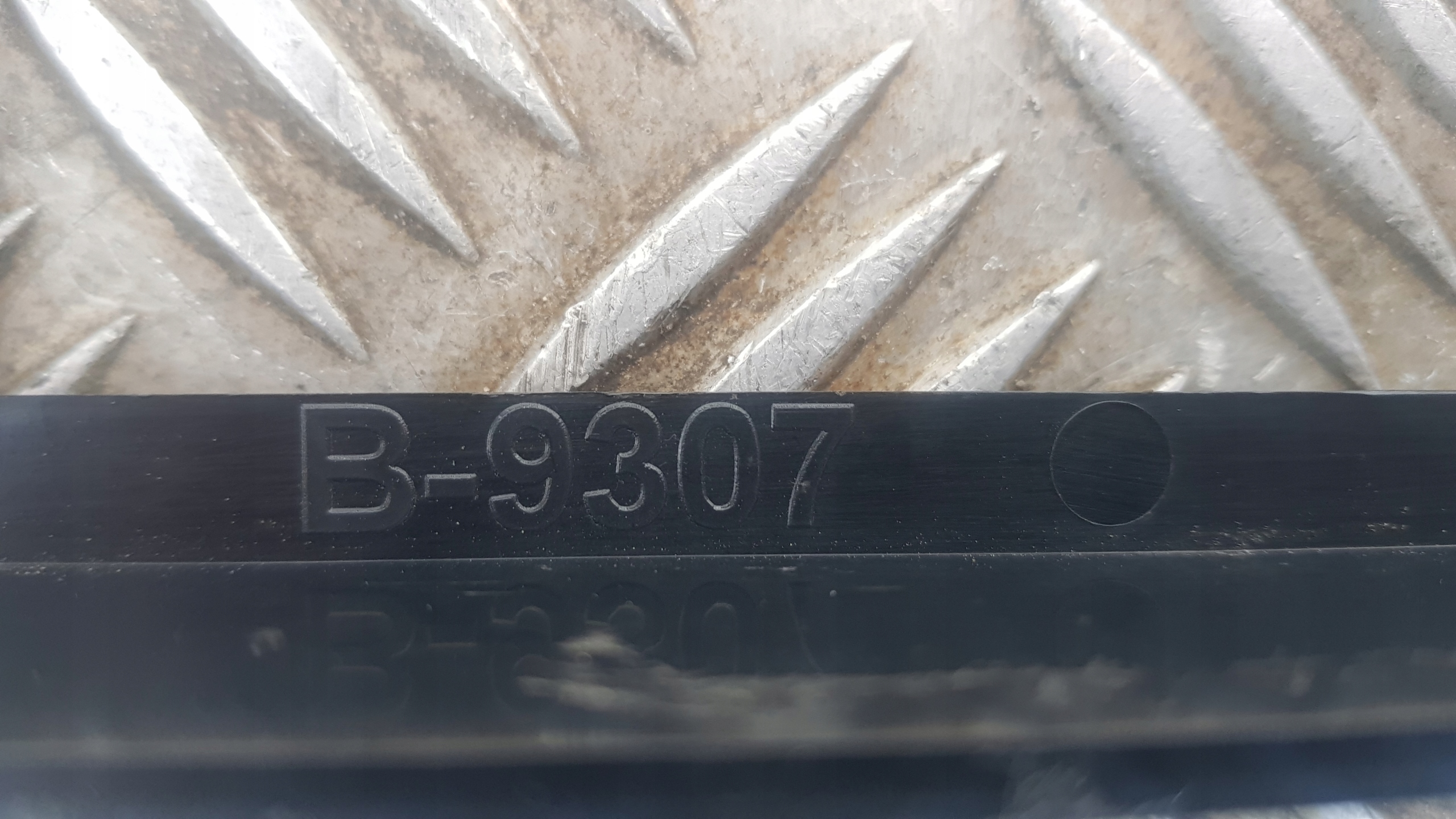 BMW E39 frame cover spoiler B-9307