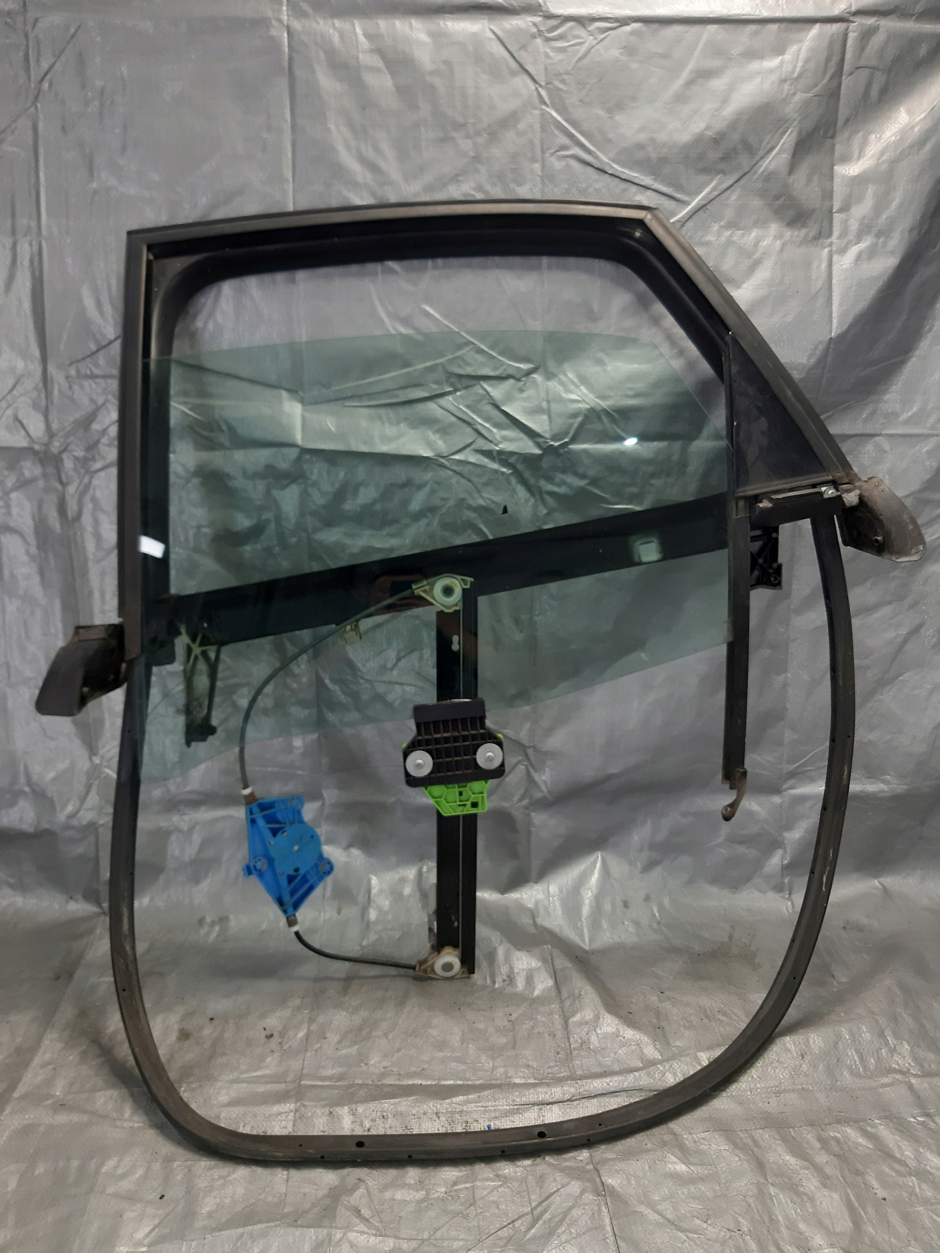 frame door window regulator left rear part AUDI A4B6 SED