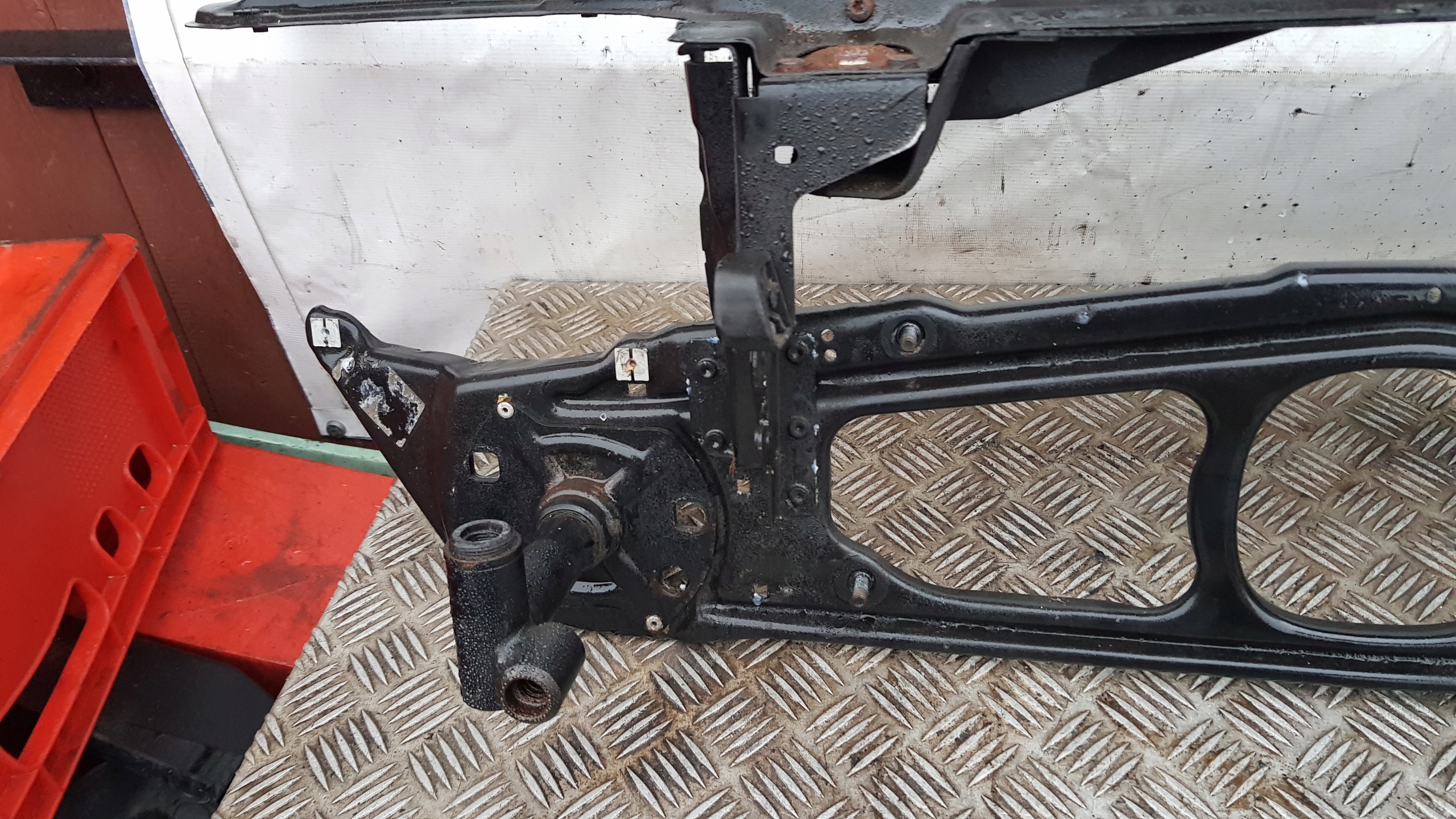 BMW E46 2.0d support panel for radiators pillar