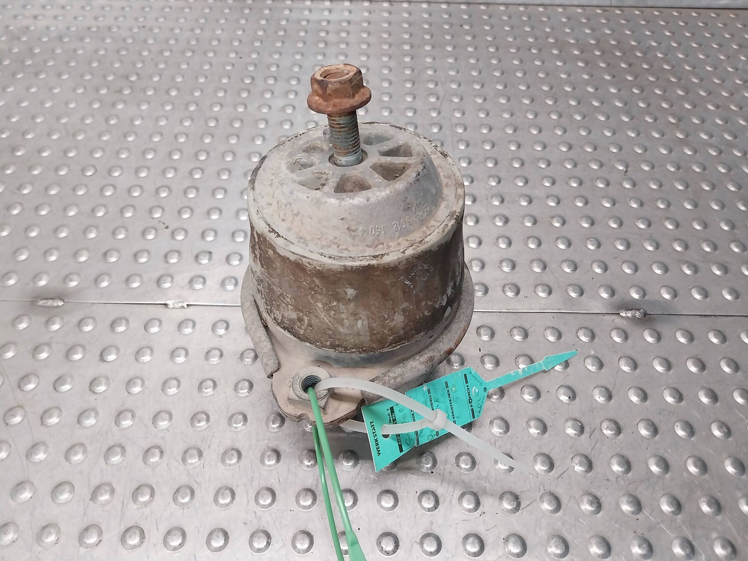 engine mount right 94837505001 PORSCHE CAYENNE and 4.5 V8