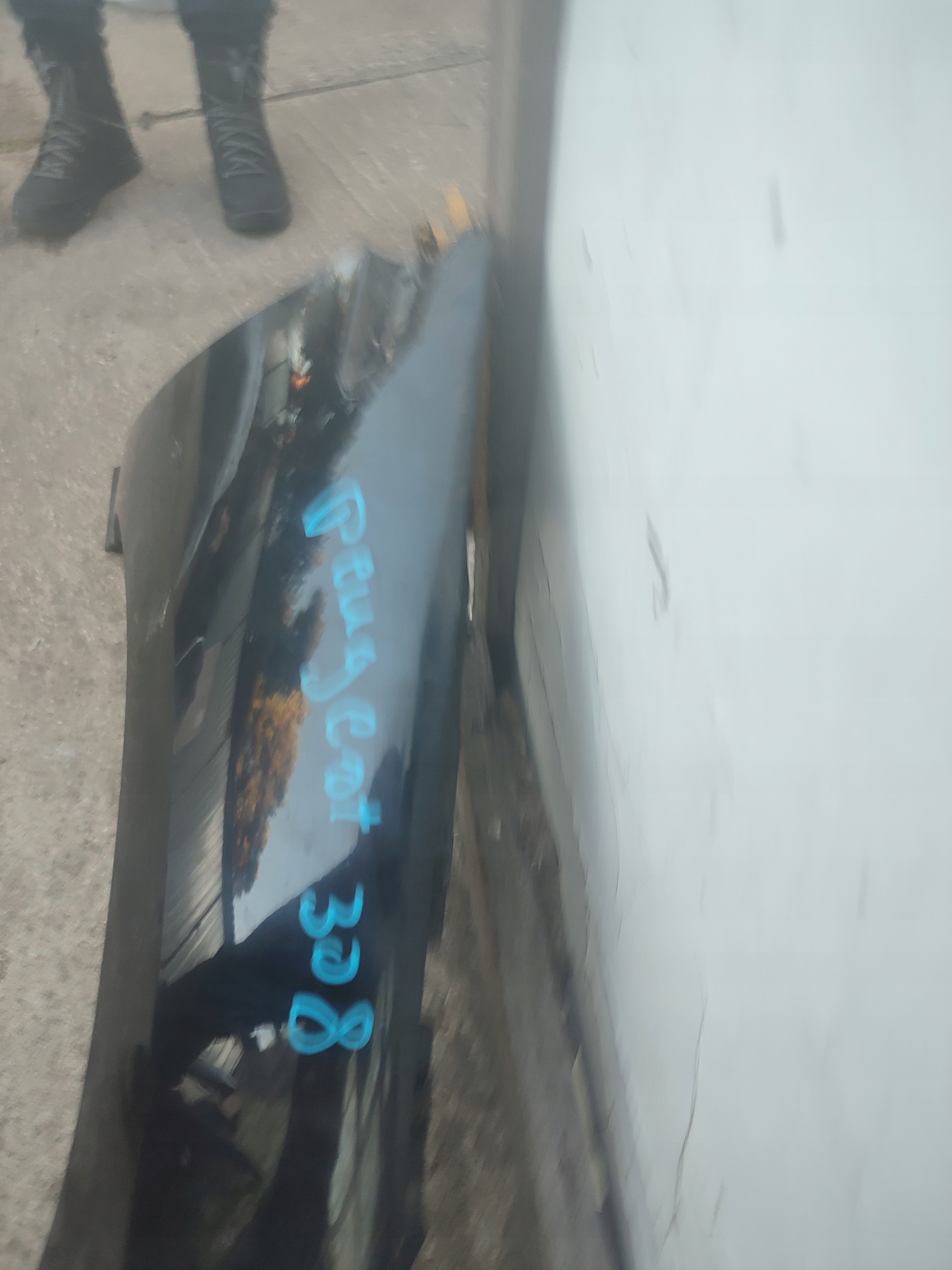 fender right front right front Peugeot 308