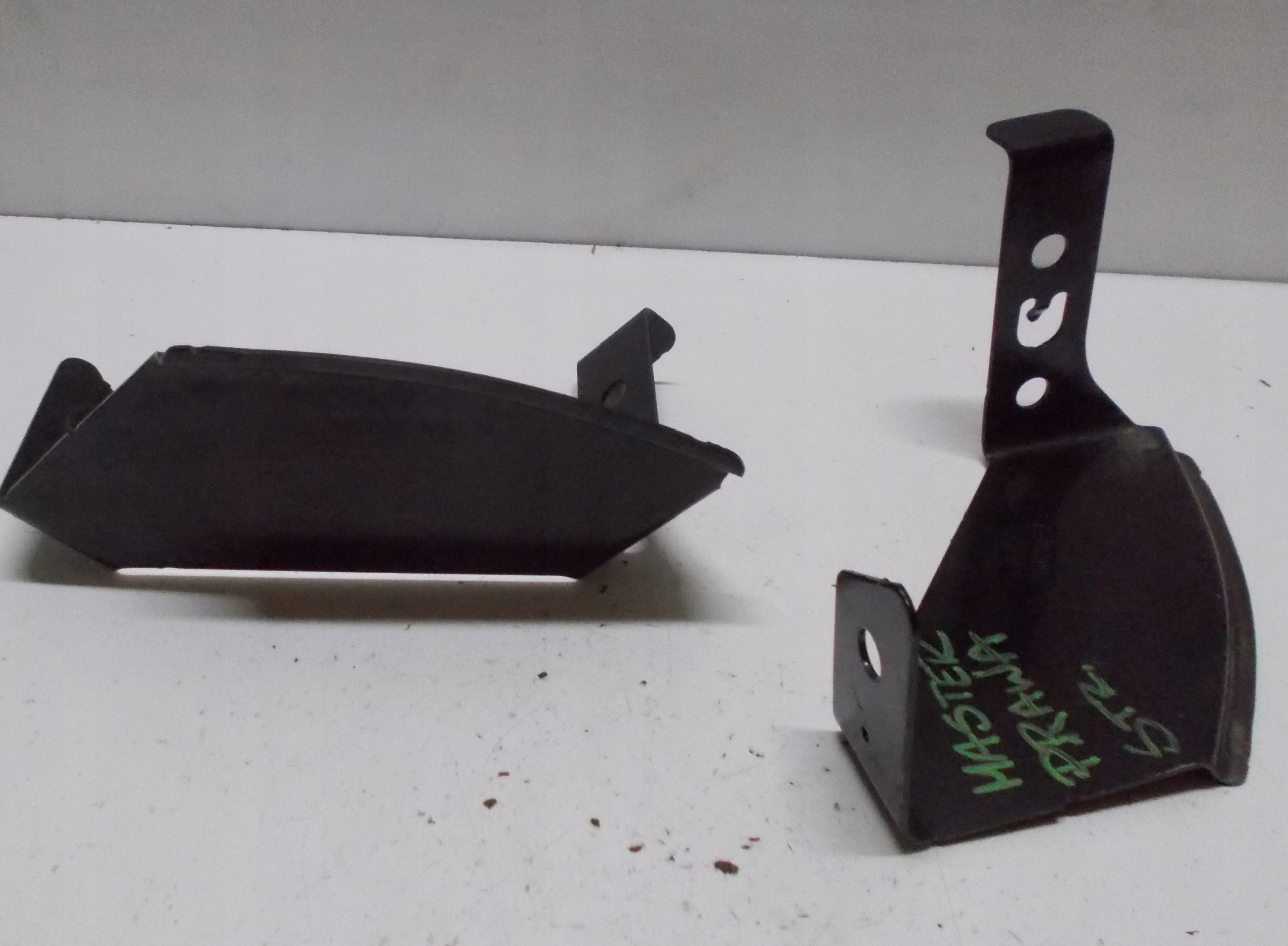 RENAULT MASTER III rechts halter der stoßstange vorne 744623971R