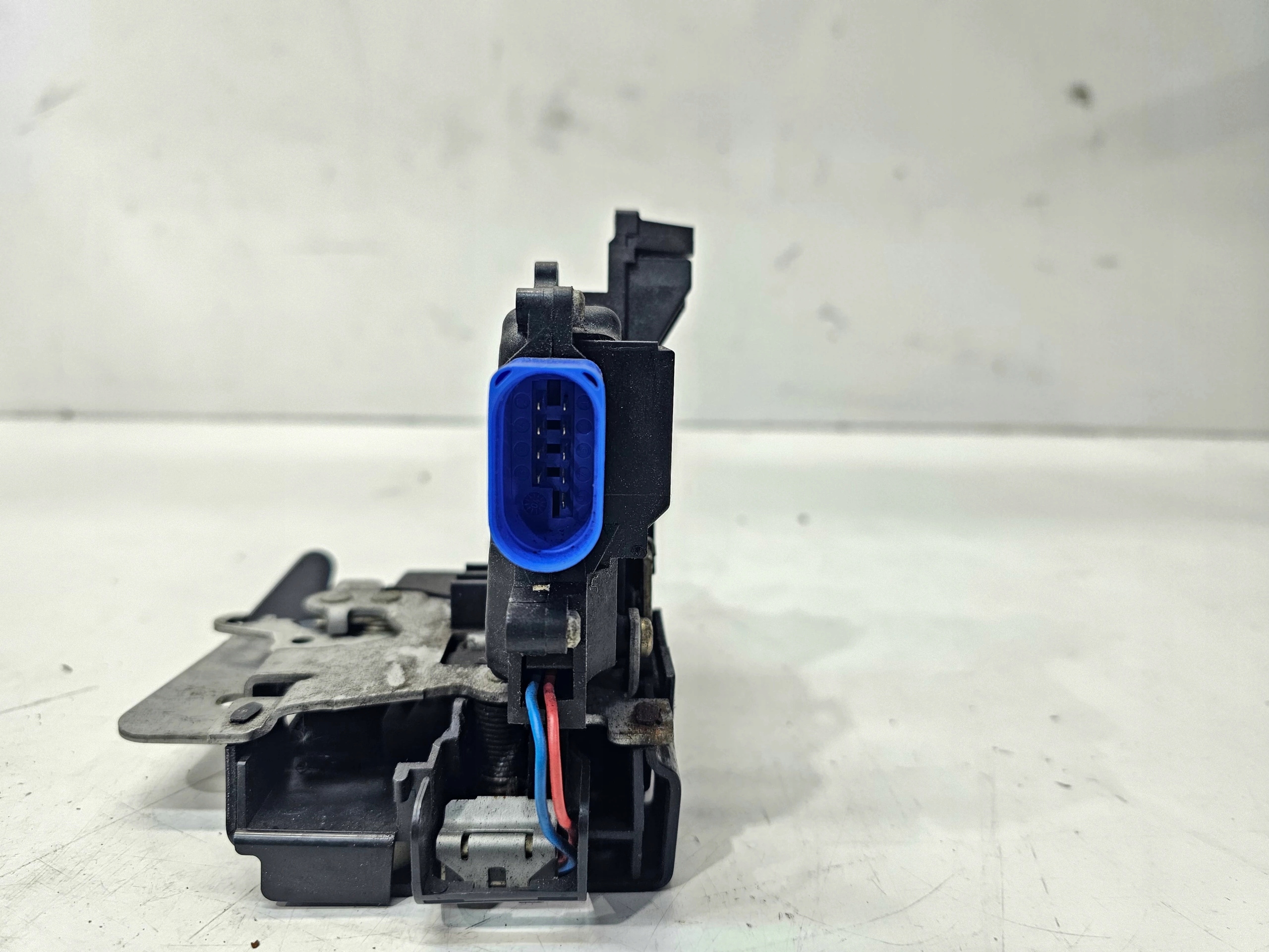 lock door right front AUDI A8 D3 4E2837016 9-PIN English
