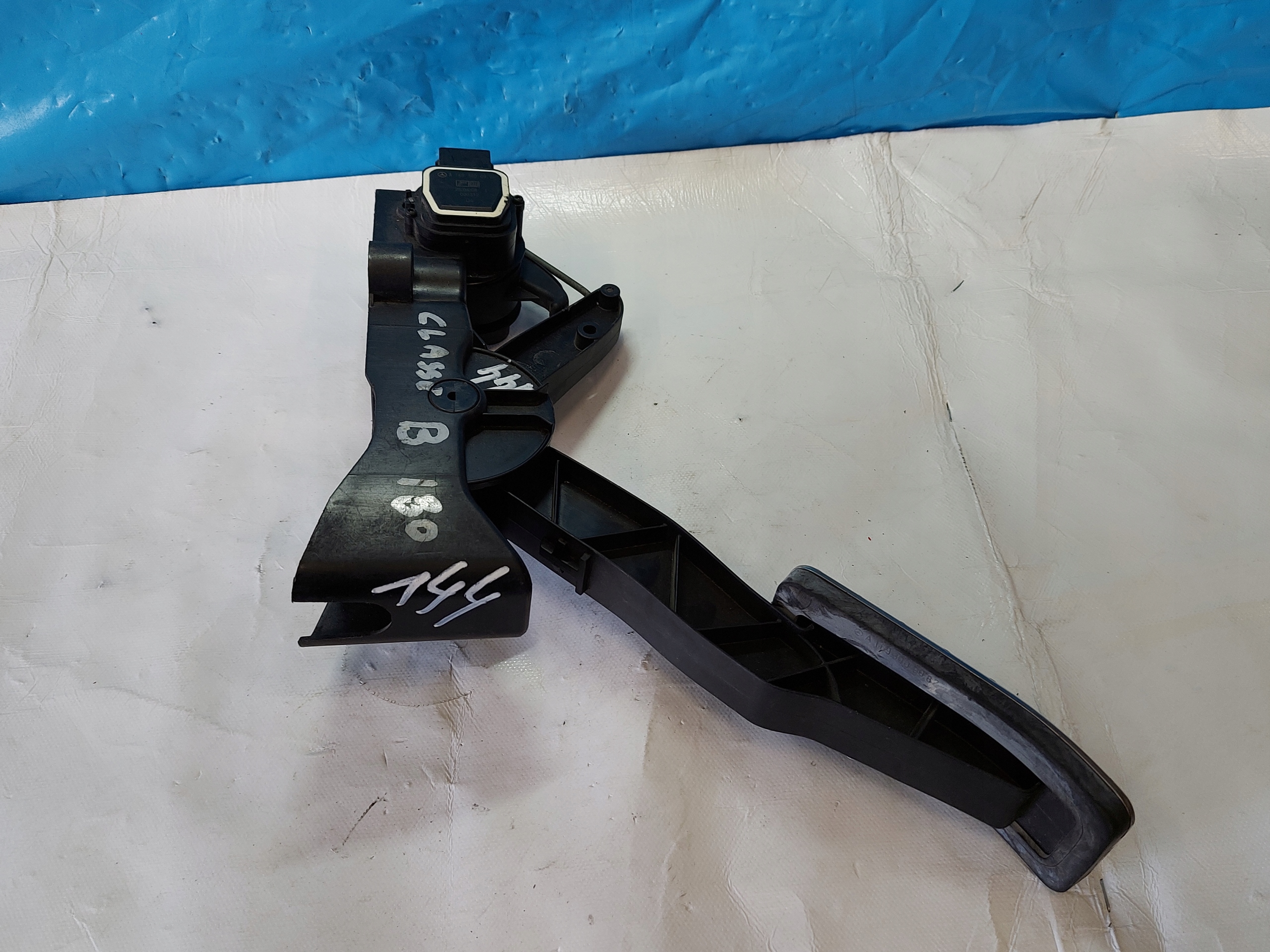 accelerator pedal MERCEDES B KLASA A1693000904
