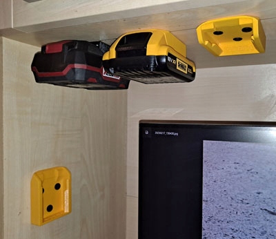 UCHWYT na Akumulator DeWALT XR 18V 54V baterie 4x Kod producenta IB4104Y