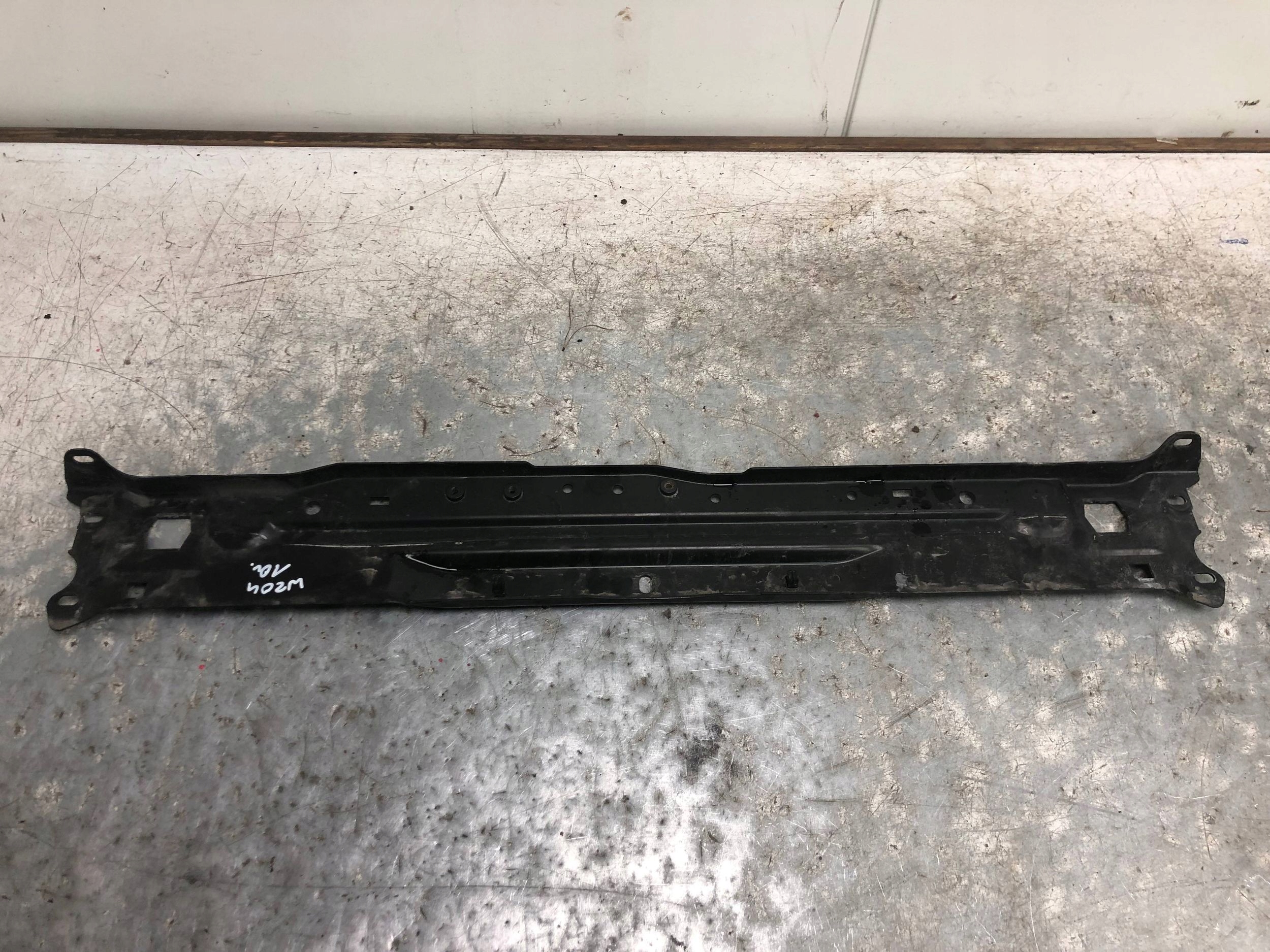 wall support upper MERCEDES W204 A2046200272
