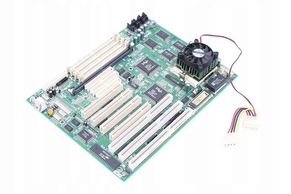 P5VX-BE DO ESO.CPU/32/2,0G/3D/CD/S ESCOM ID40224