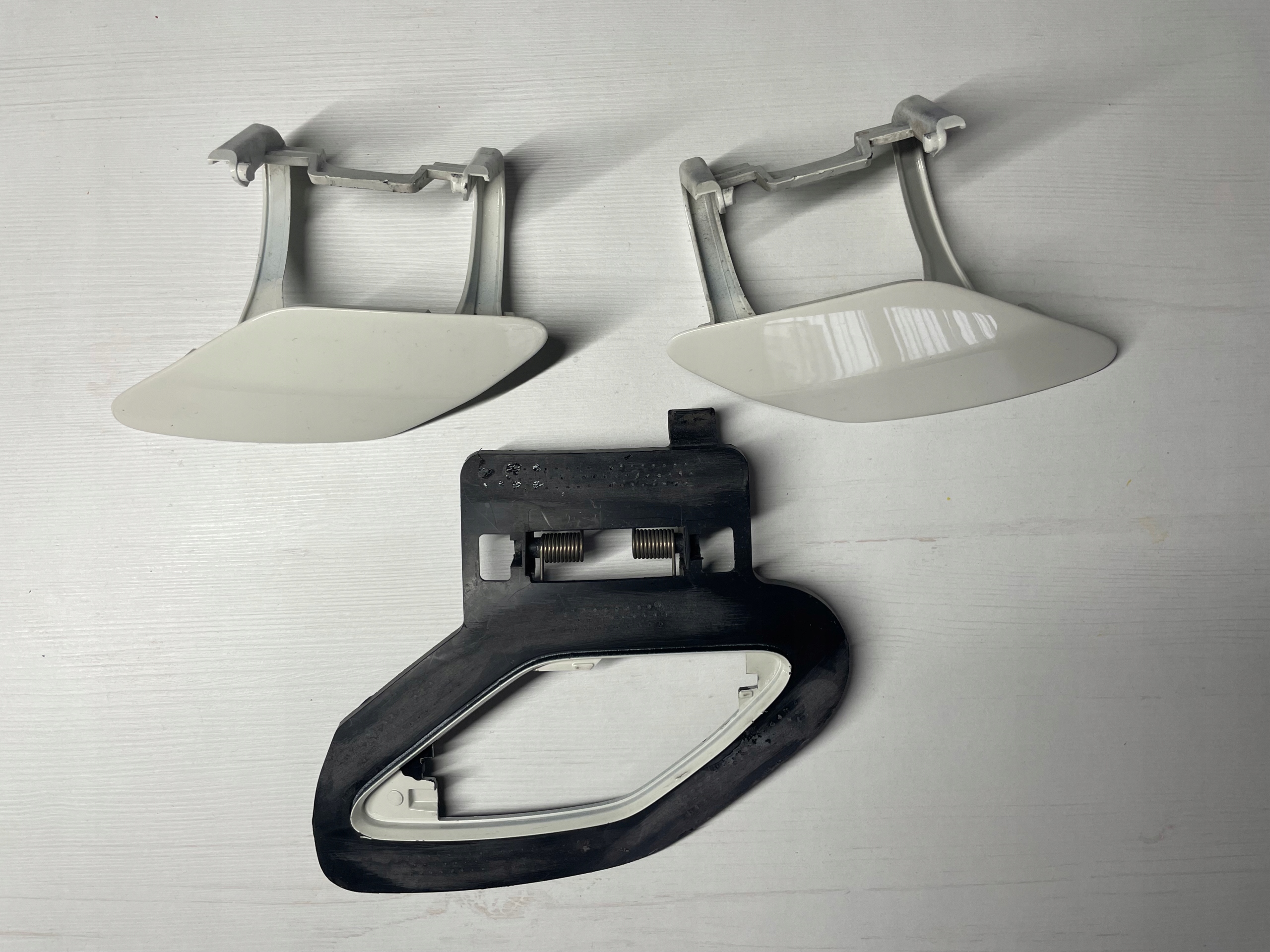 A2468850822 A2468850922 - MERCEDES B W246 11-14 заглушки омивача лобового скла L + P OE