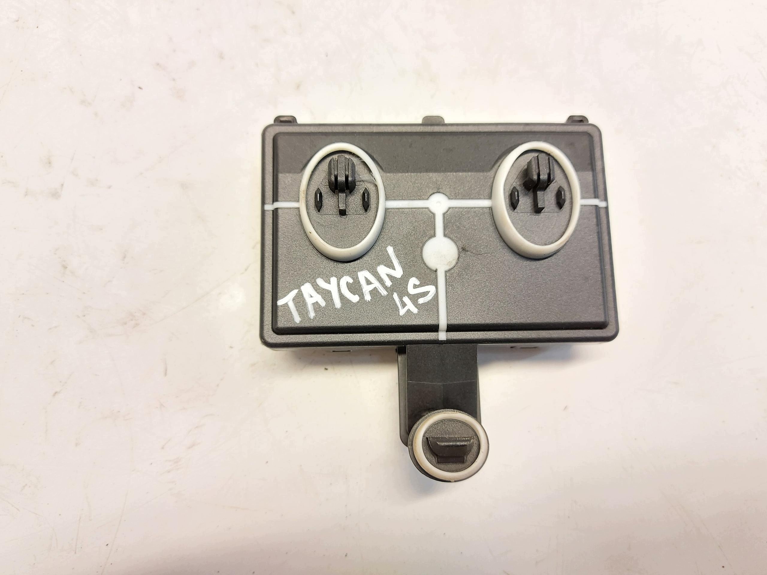 Porsche Taycan 4S 9J1 2021r module door 4M0959795N
