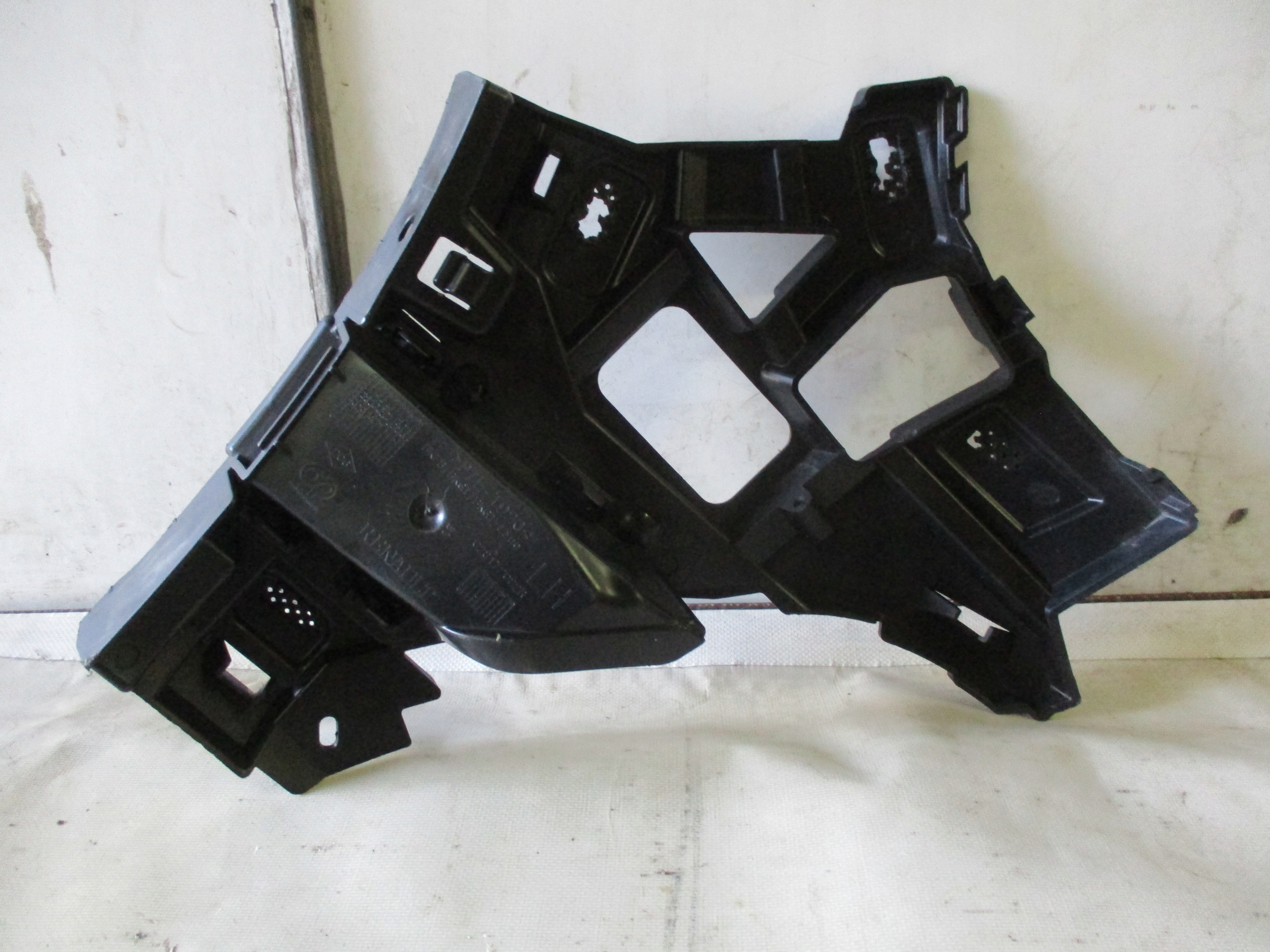 bumper bracket left front front Renault Megane 4 IV 620438925R