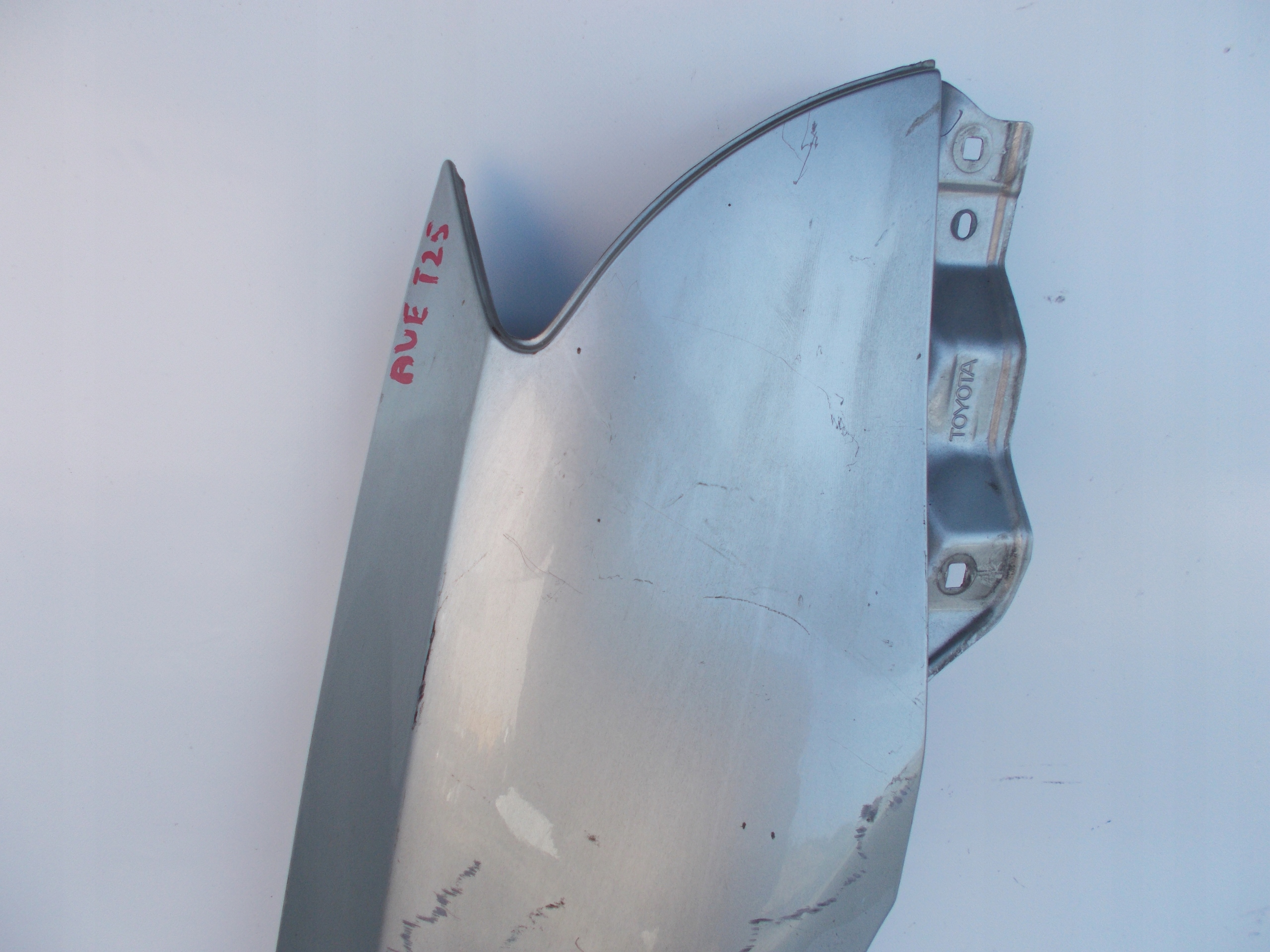 fender front right TOYOTA AVENSIS T25 03