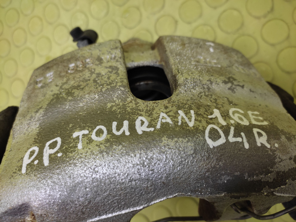 VW TOURAN 1.6 caliper right front