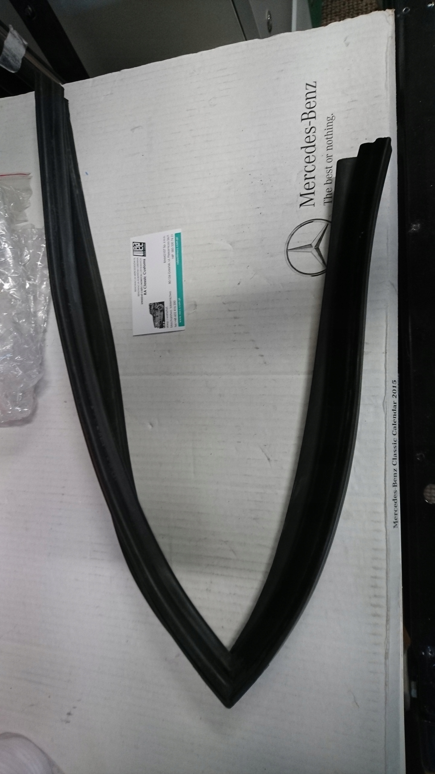 Боковая прокладка Hardtop L-ka. Mercedes 107 Новый