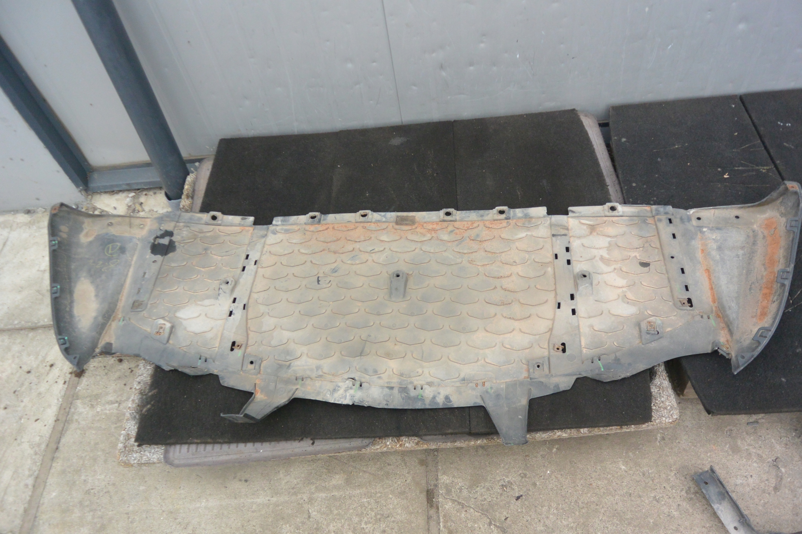 ABDECKUNG UNTER STOSSSTANGE HECK TESLA MODEL S 12-16