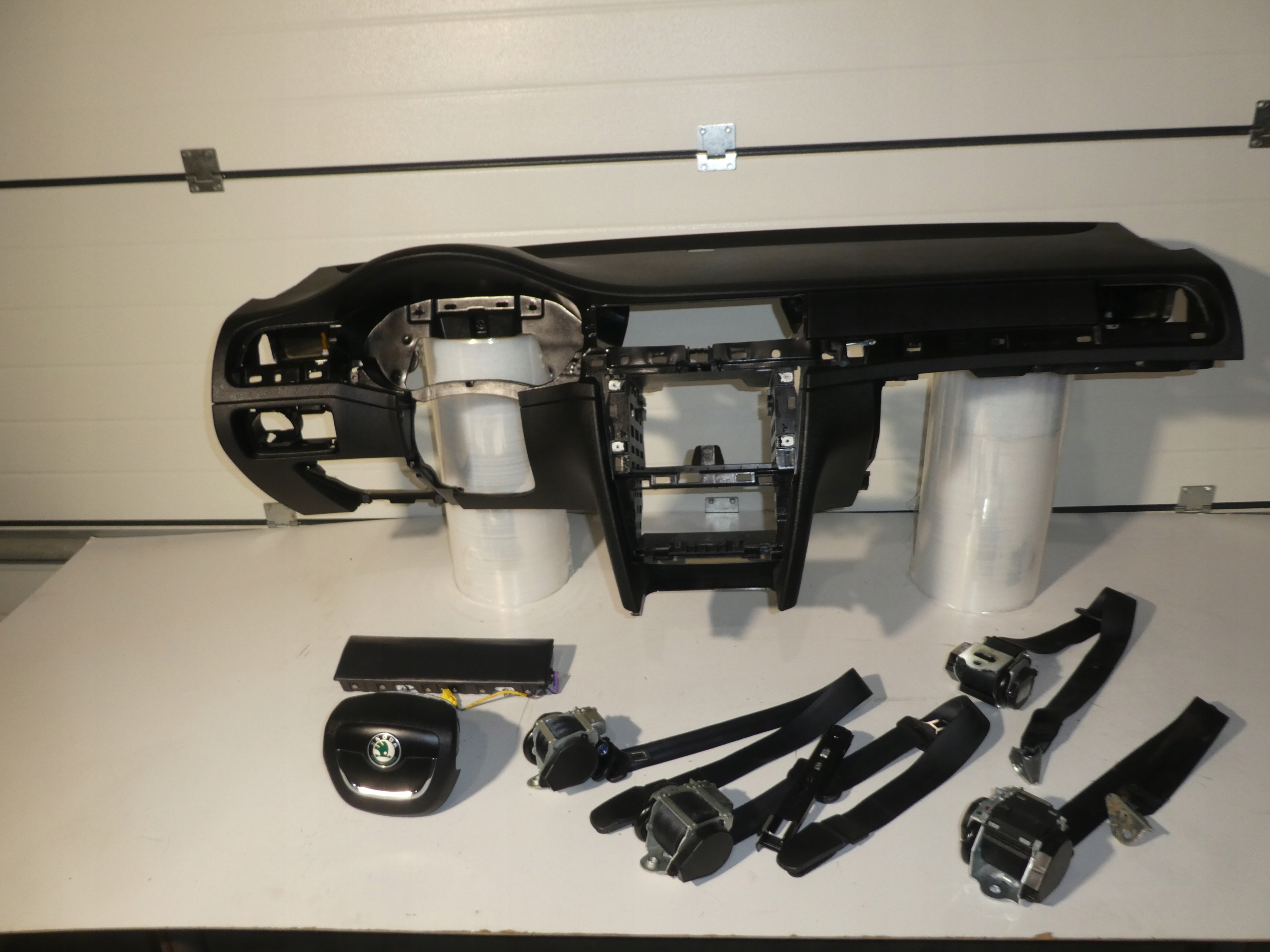 SKODA SUPERB II dashboard console airbag tension belts