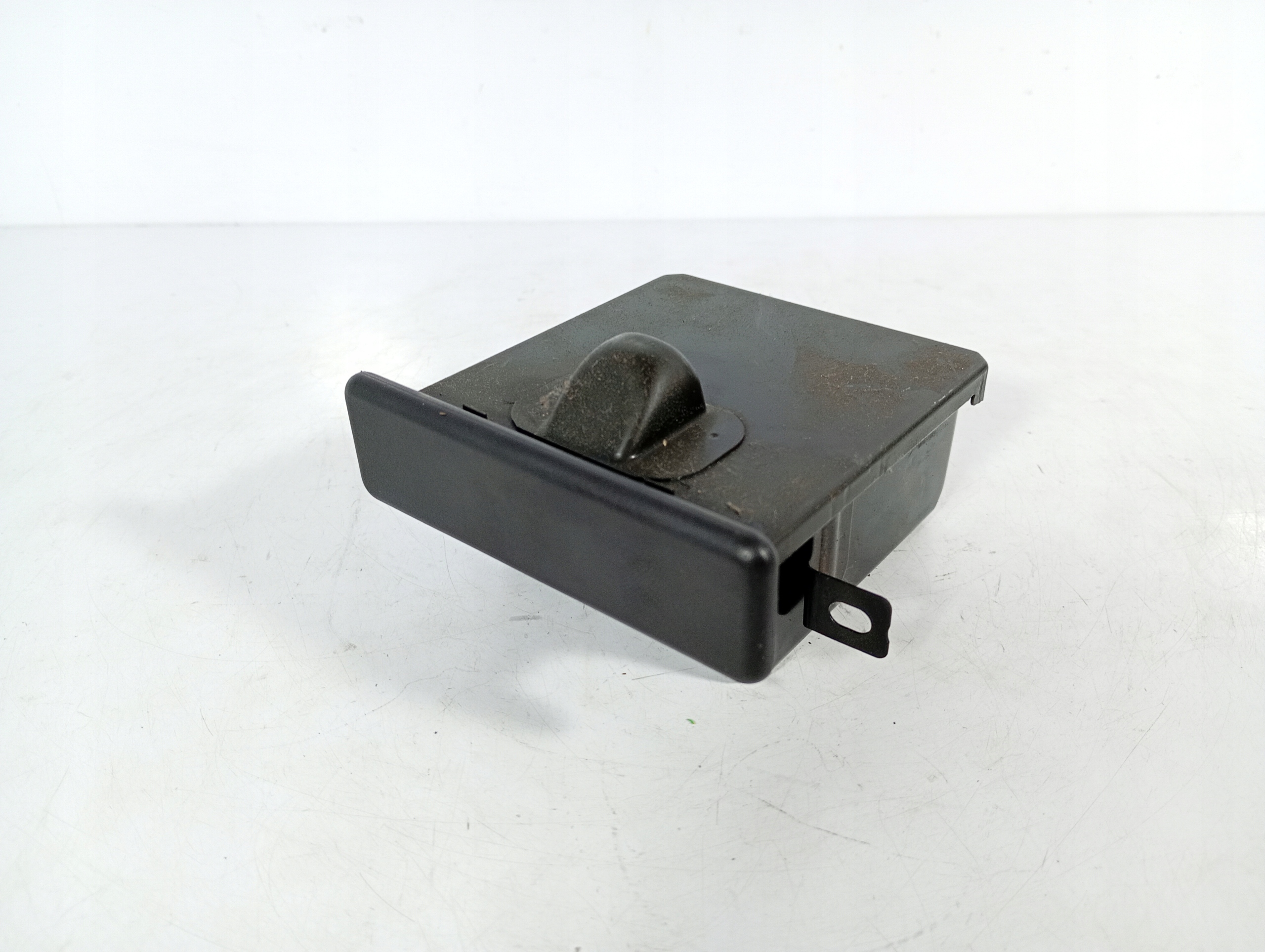 MAZDA 323F 94-98 Handschuhfach Aschenbecher