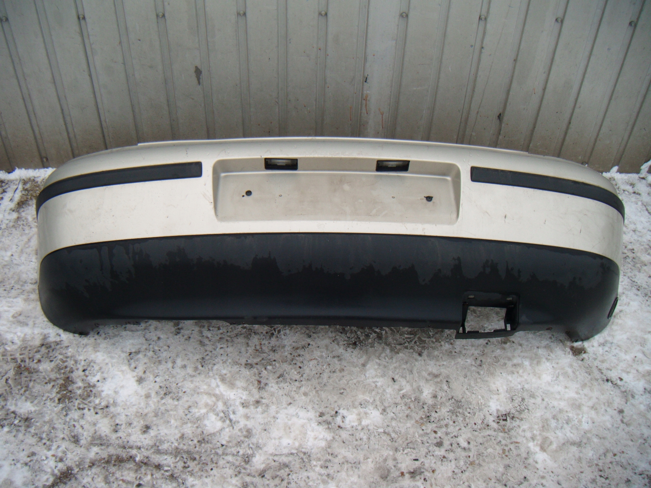 SEAT LEON 1999-2006 ZDERZAK TYŁ TYLNY LAK L51R